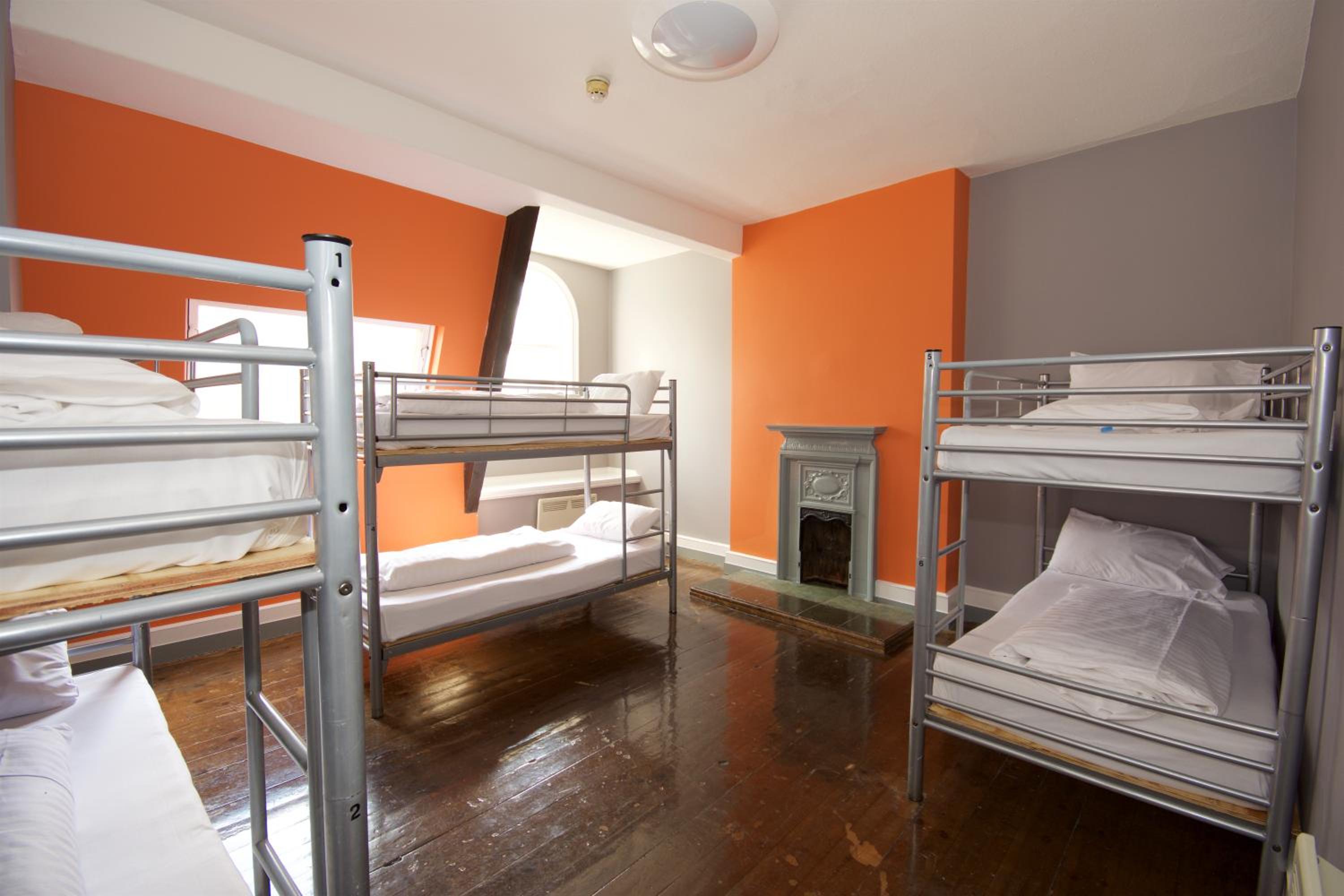 Bed in 6-Bed Mixed Dormitory Room photo 2