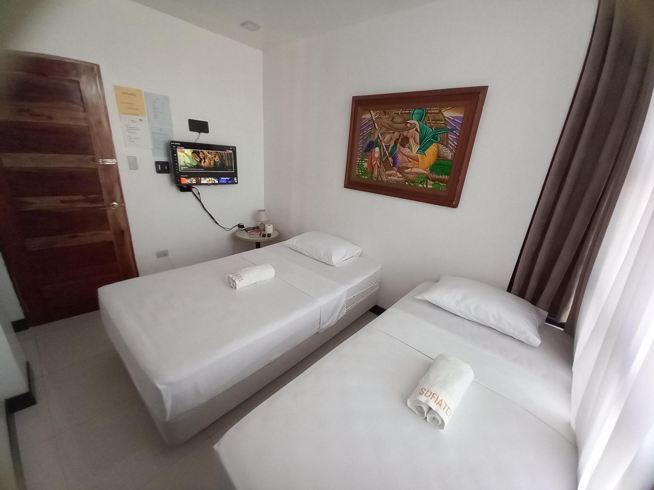 Double Room with Private Bathroom - Photo 13
