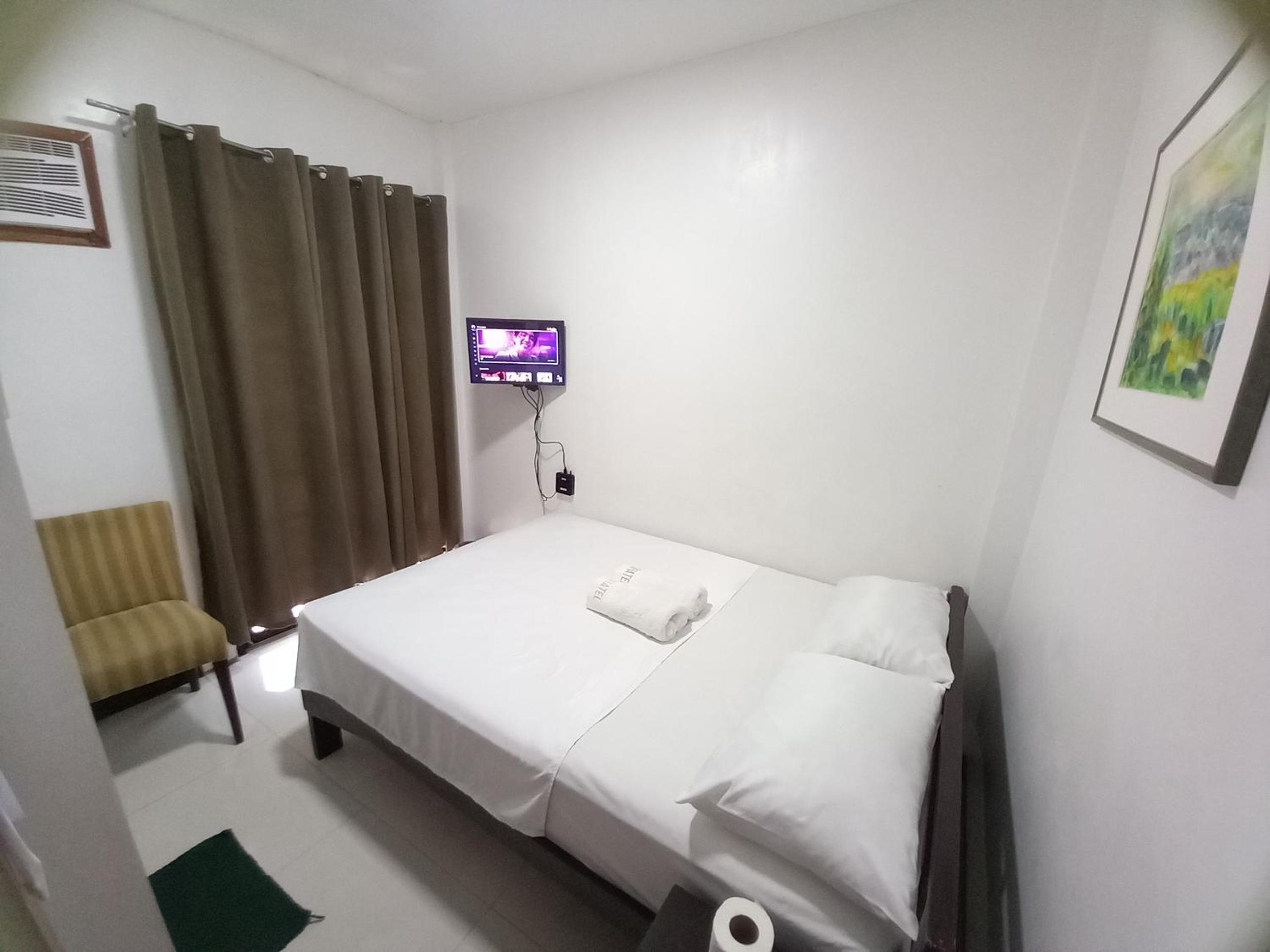Double Room with Private Bathroom - Photo 14