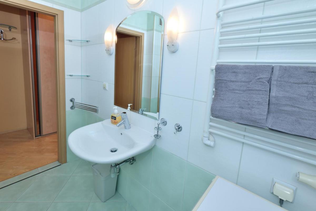 Two-Bedroom Apartment - Photo 2
