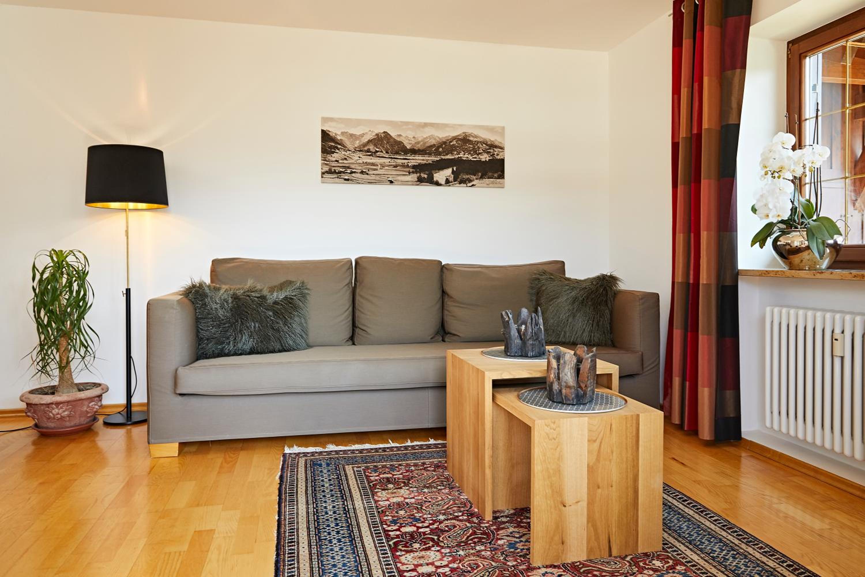 One-Bedroom Apartment photo 1