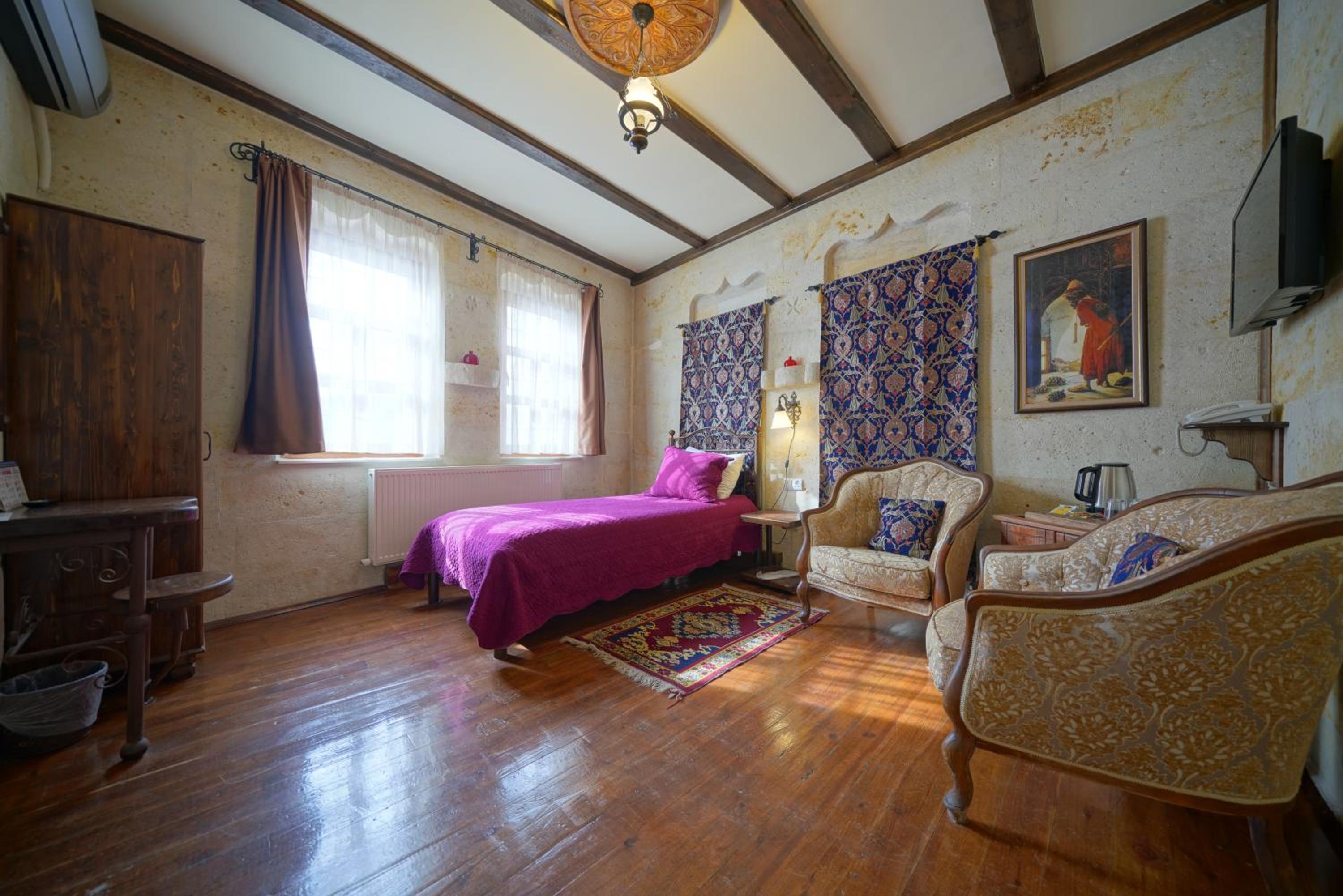 Family Room with Balcony photo 3