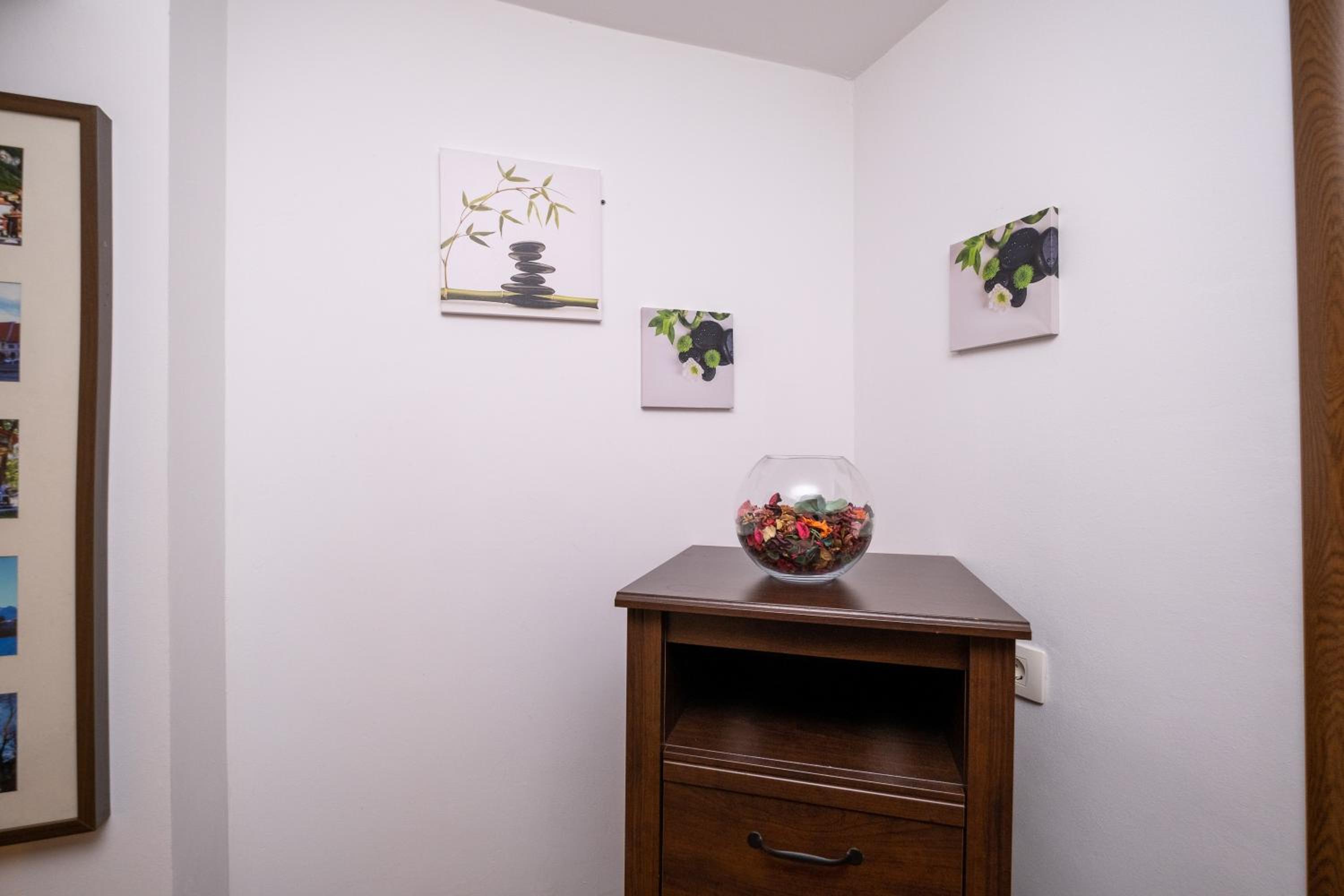 Two-Bedroom Apartment - Photo 7