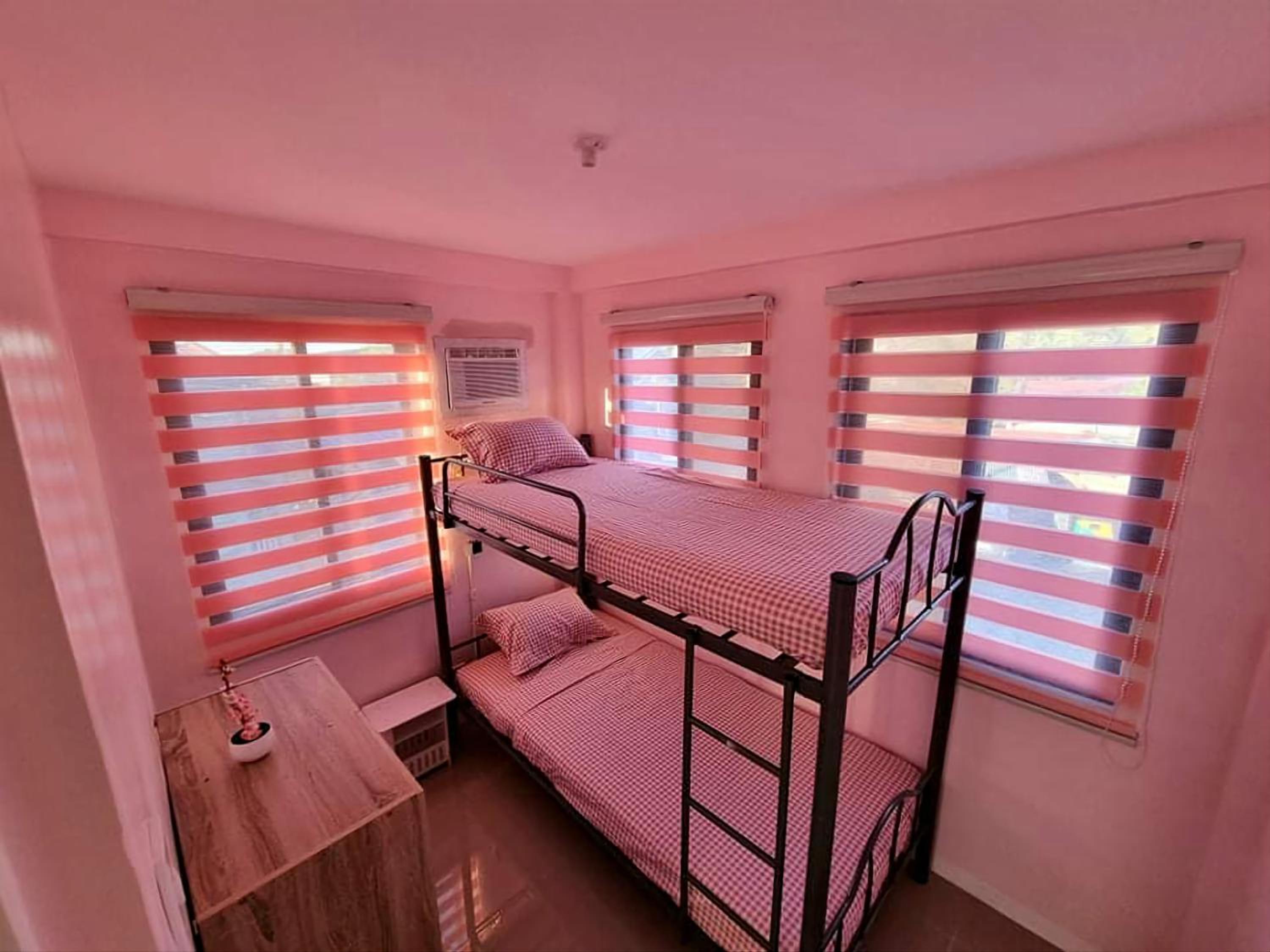 Deluxe Double Room (2 Adults + 1 Child) photo 2