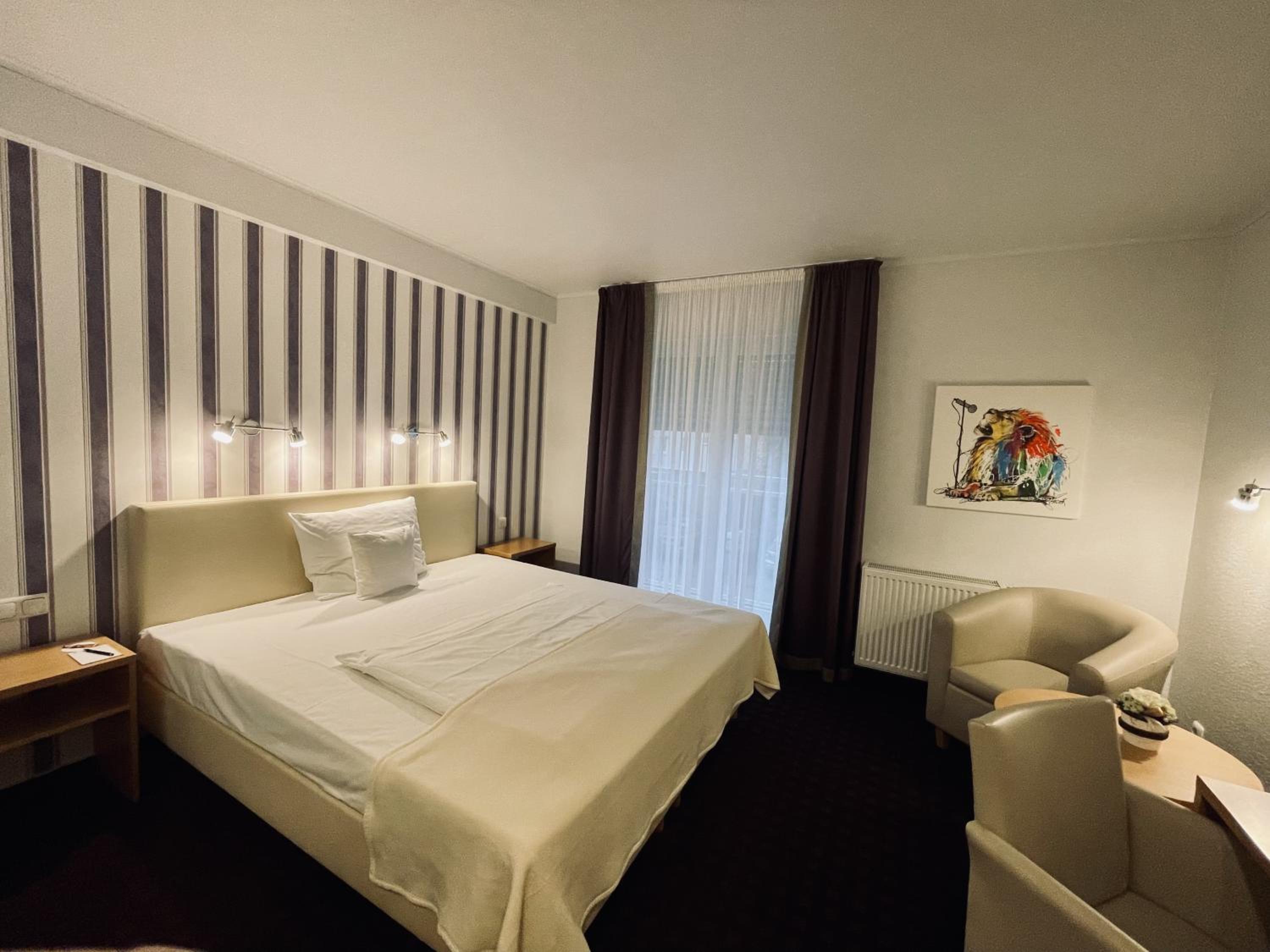 Standard Double Room - Photo 6