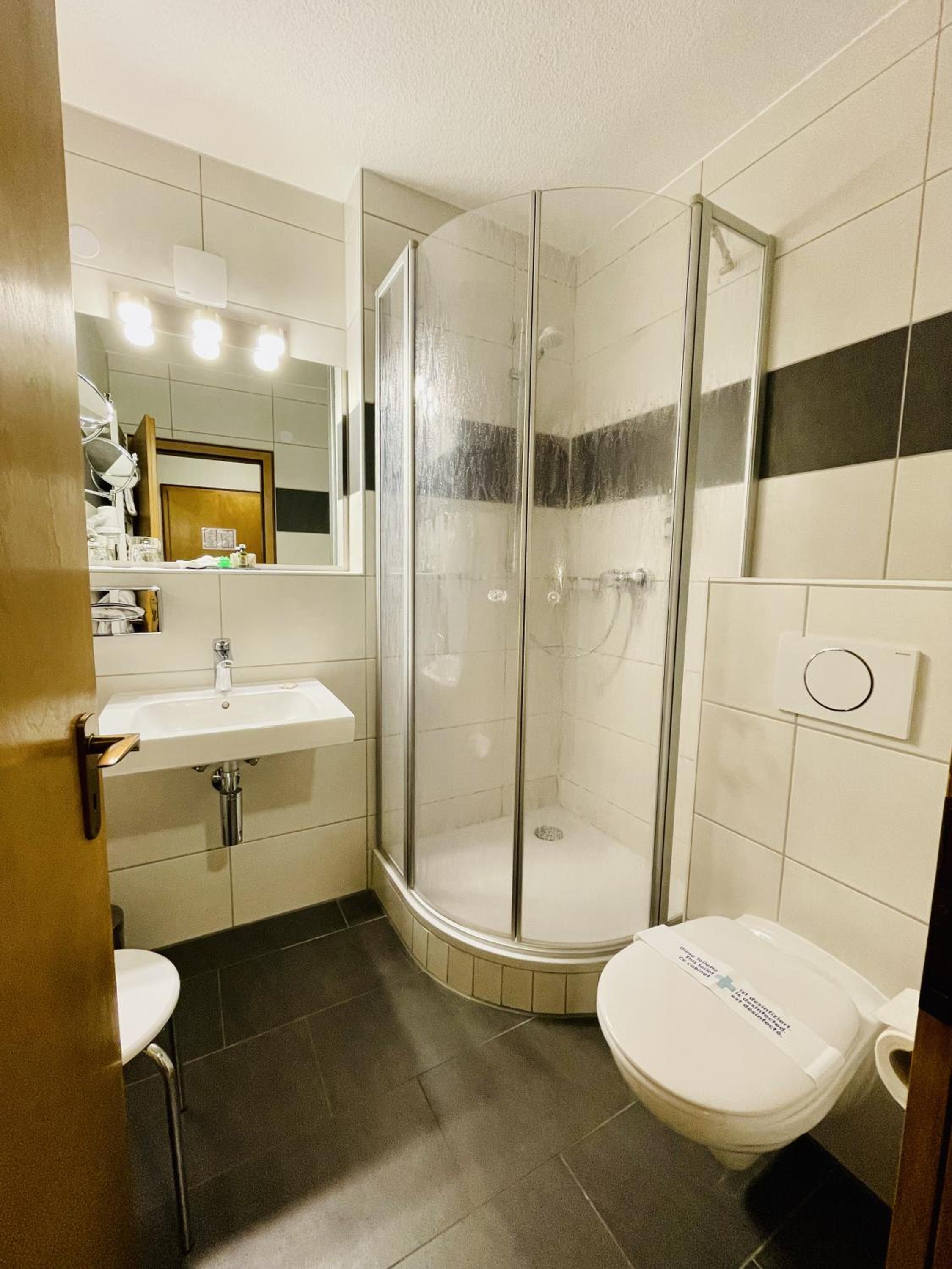 Standard Double Room - Photo 2