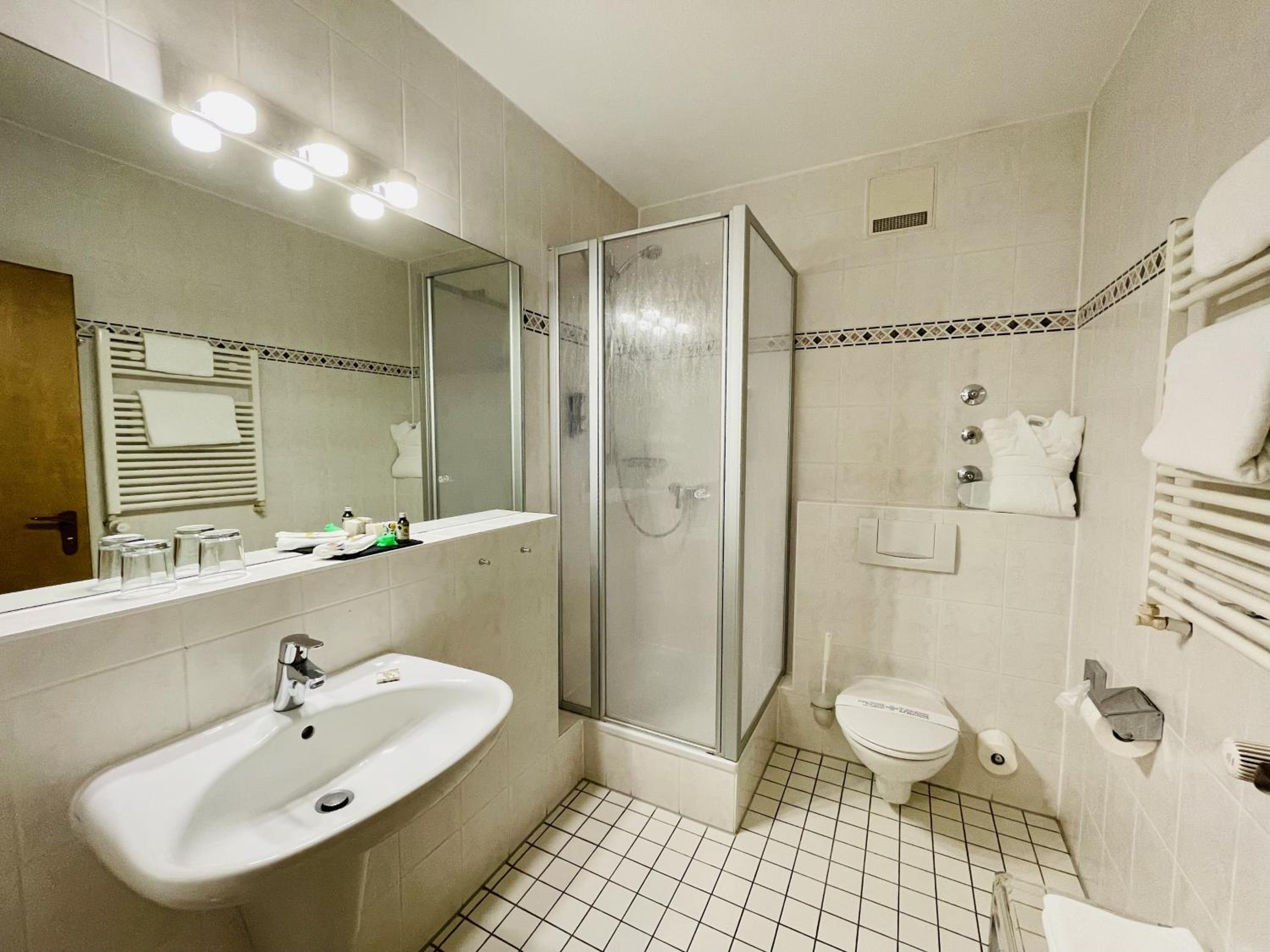 Standard Double Room - Photo 7