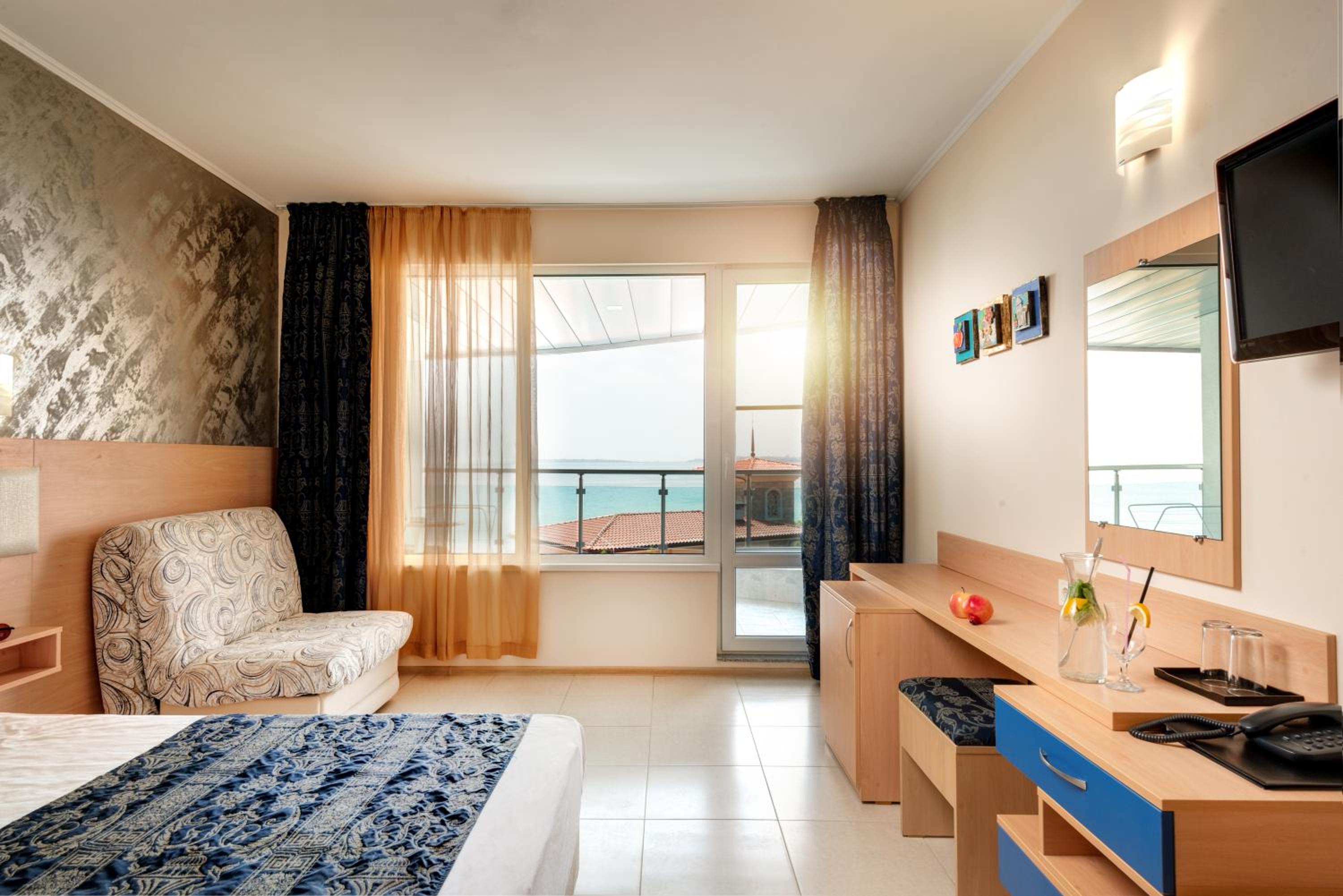 Double or Twin Room with Balcony photo 3