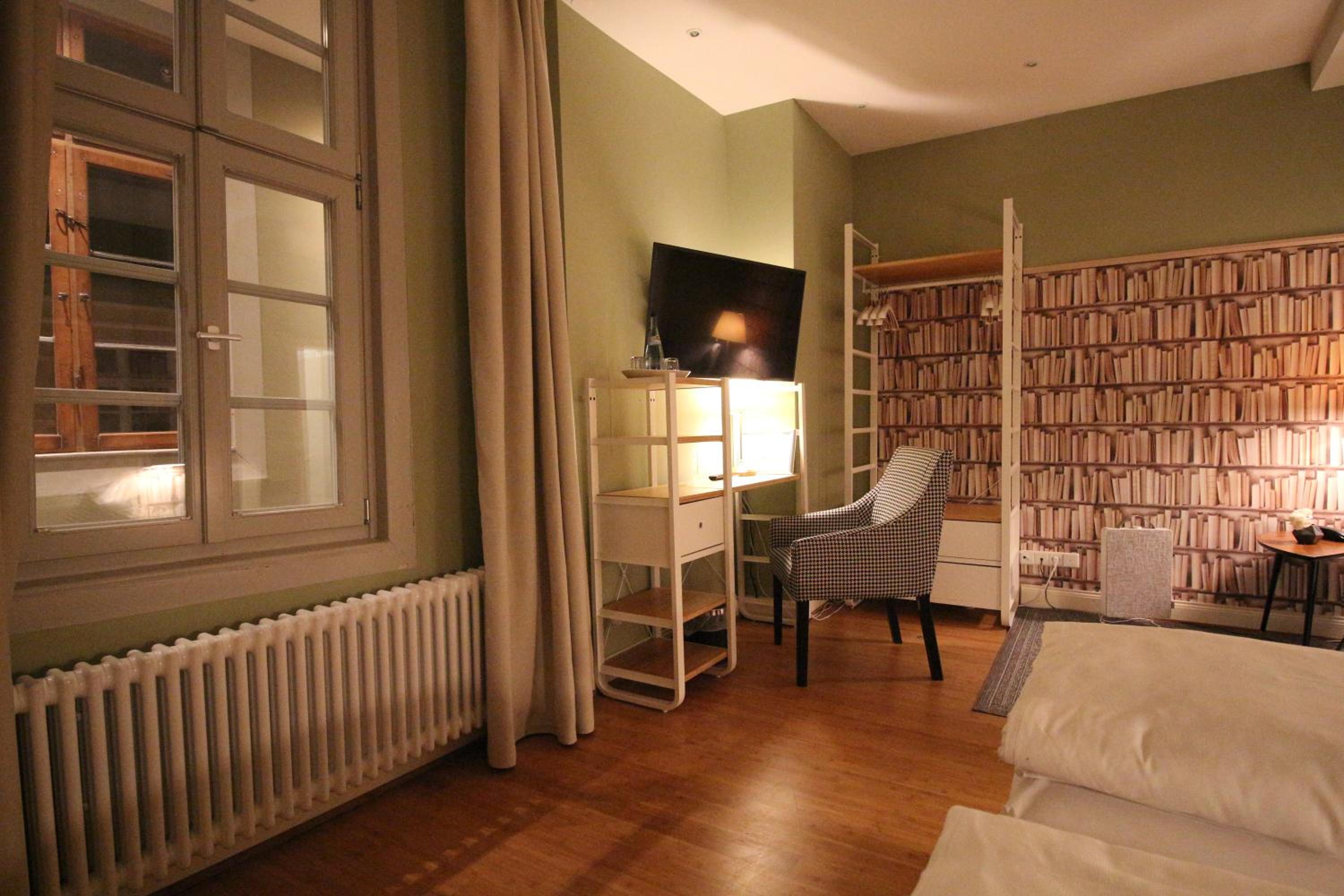 Small Double Room - Photo 12