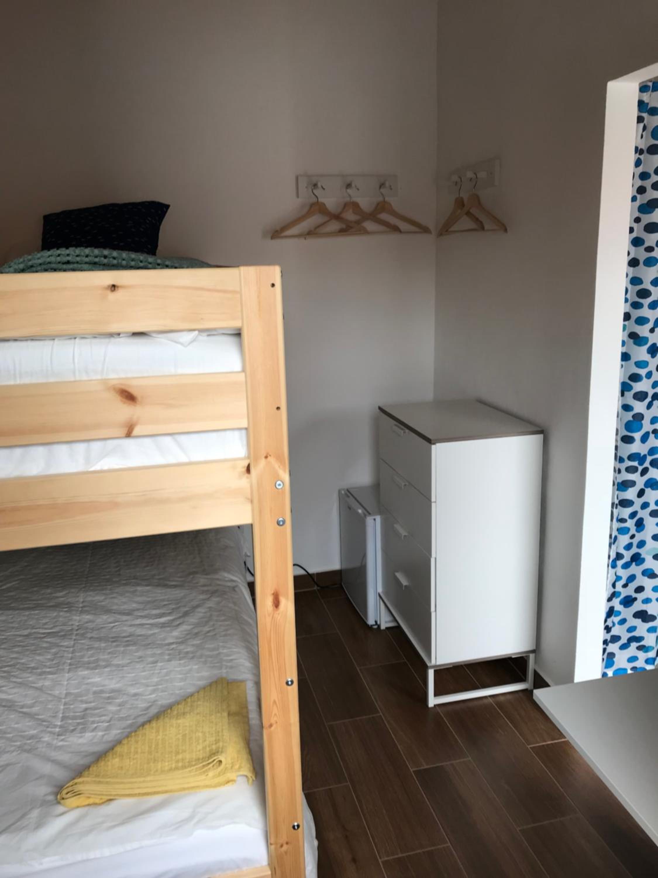 Double Room with Private Bathroom - Photo 10