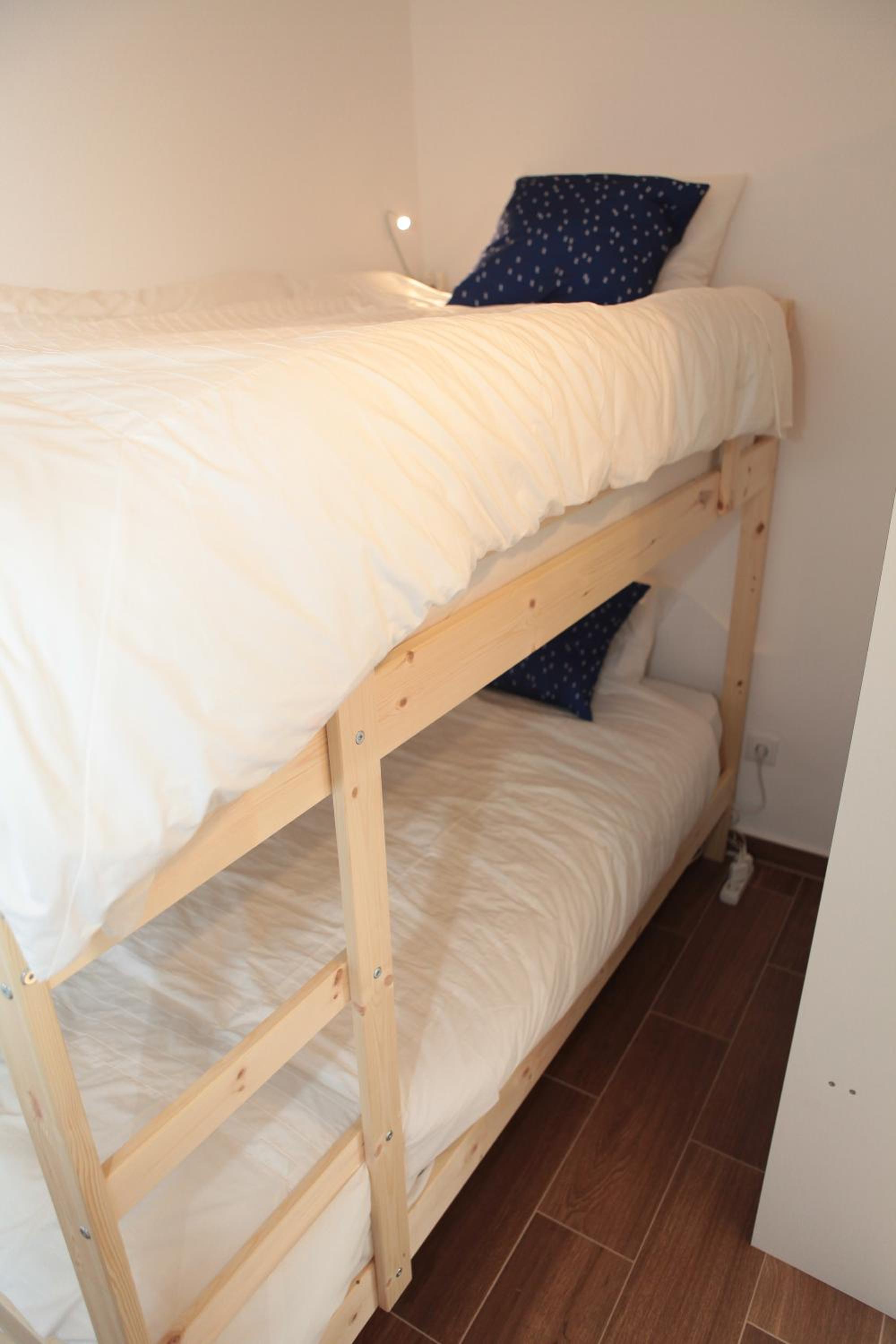 Double Room with Private Bathroom - Photo 8