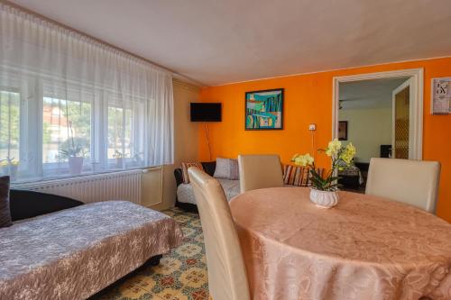 Apartment - Ground Floor photo 2