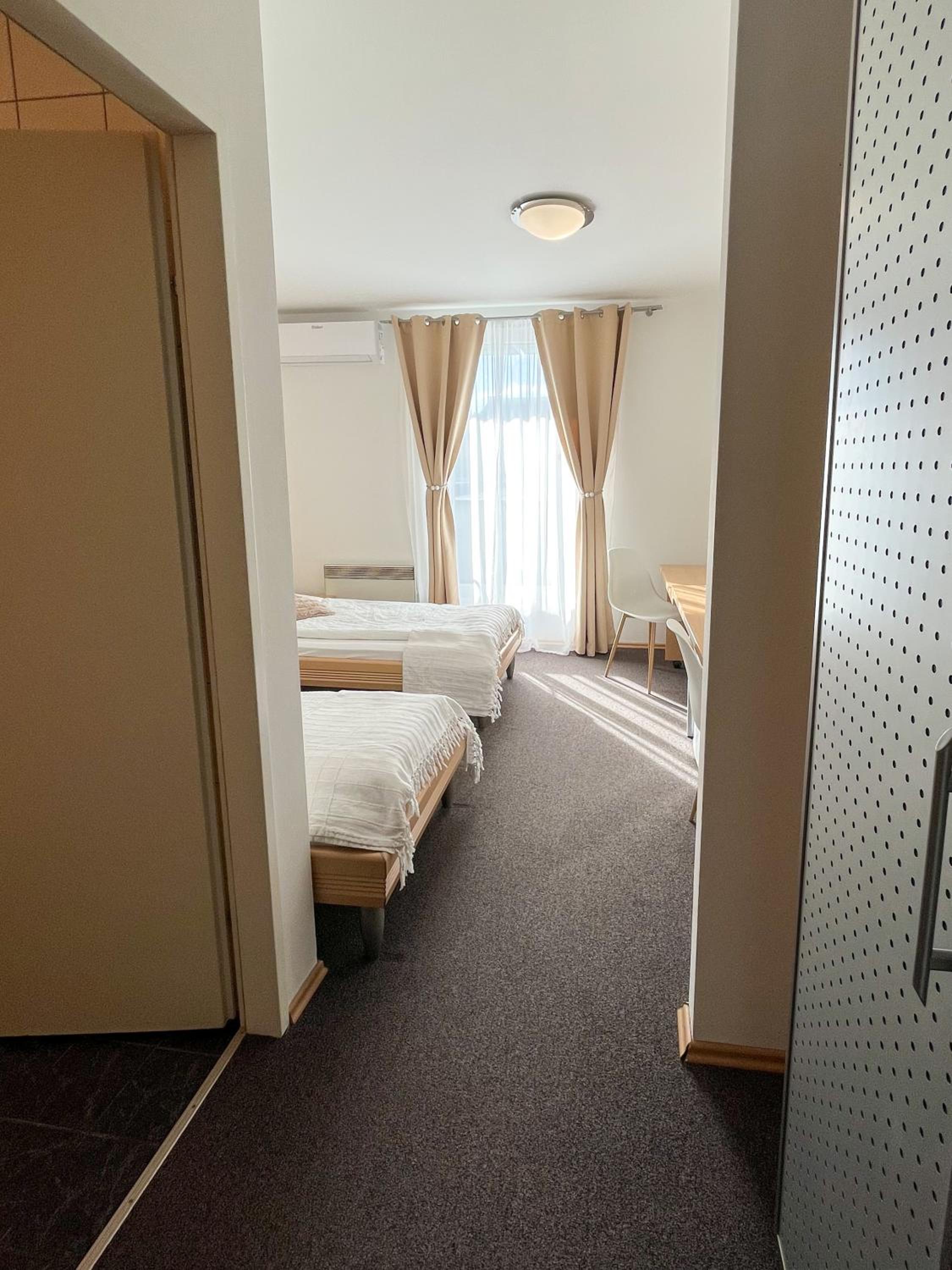 Double Or Twin Room With Private Bathroom photo 2