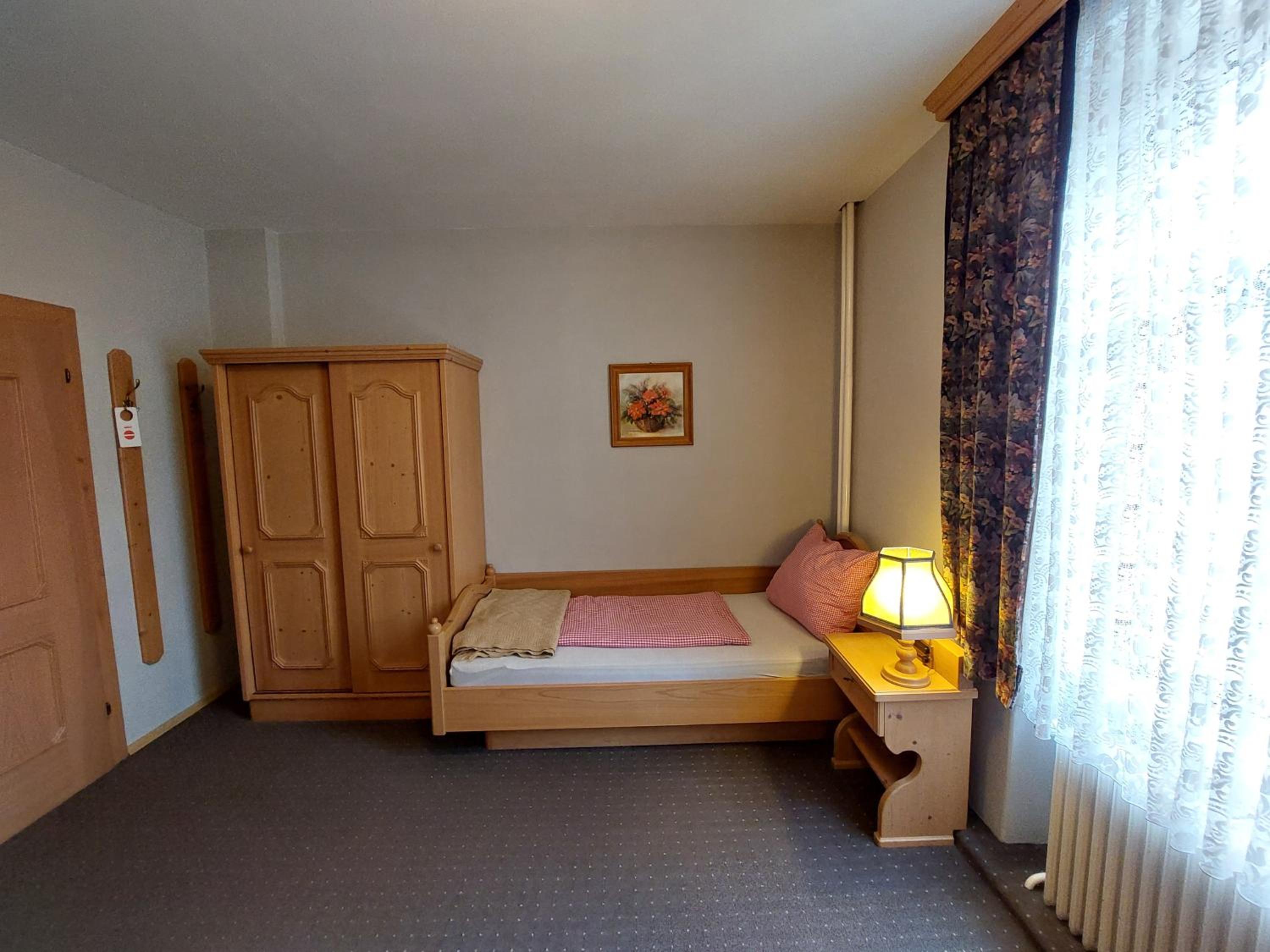 Single Room with Private Bathroom photo 1