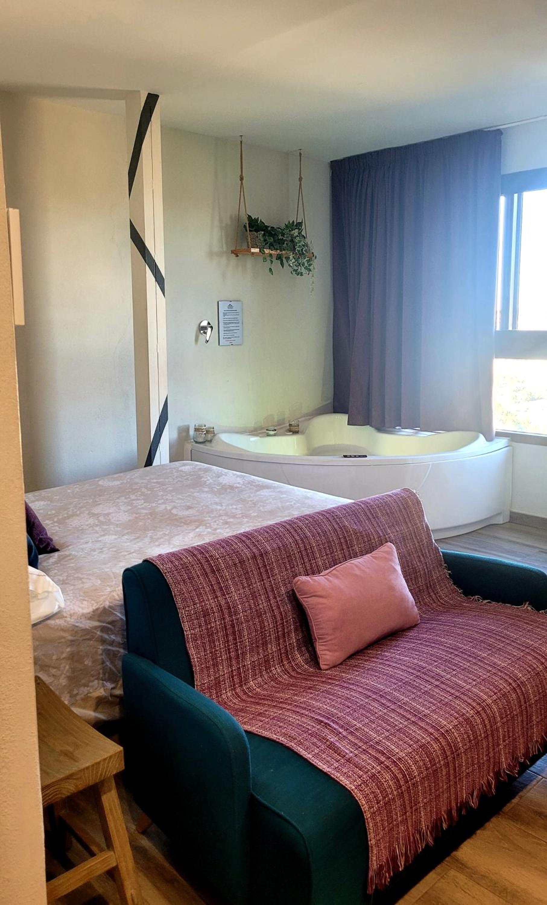 Deluxe Double or Twin Room with Spa Bath photo 3