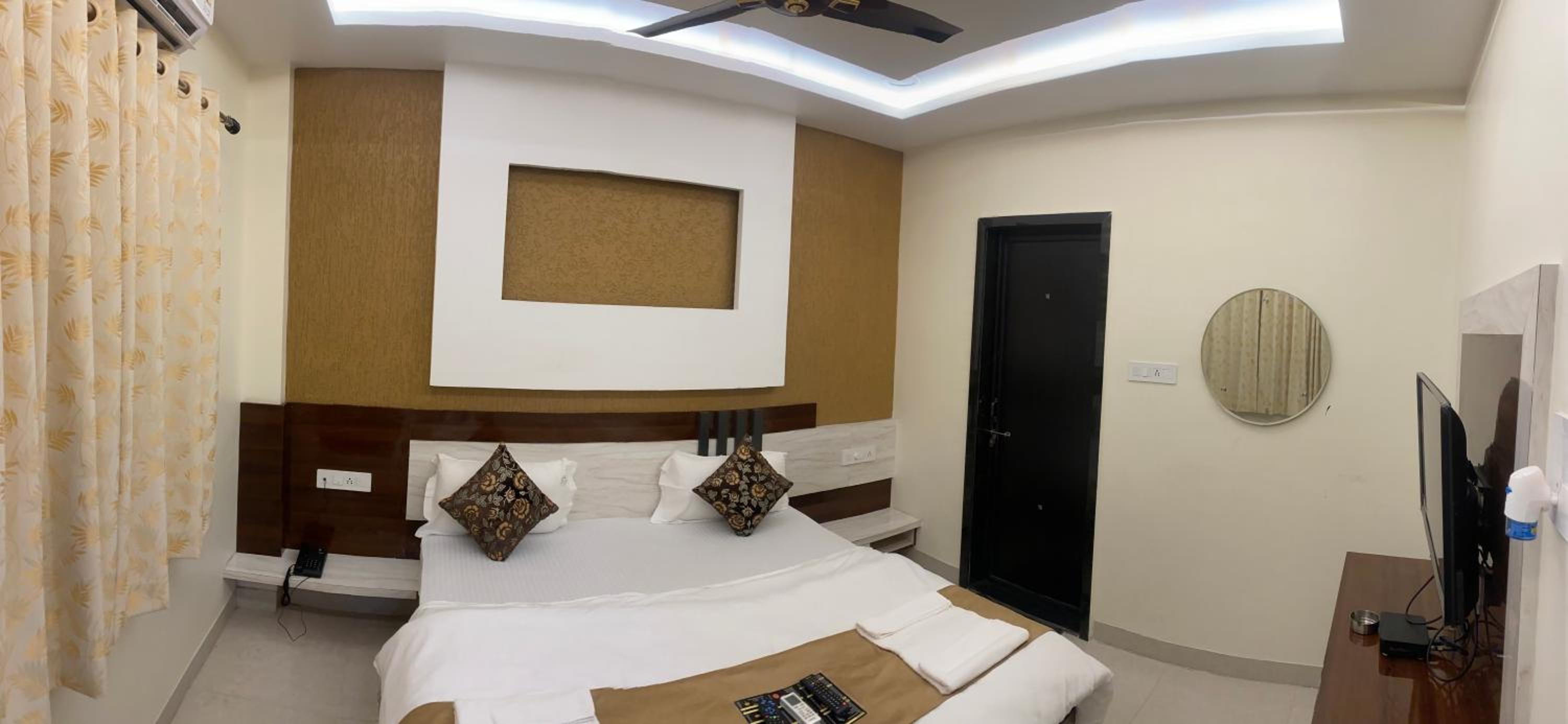 Deluxe Room - Photo 2