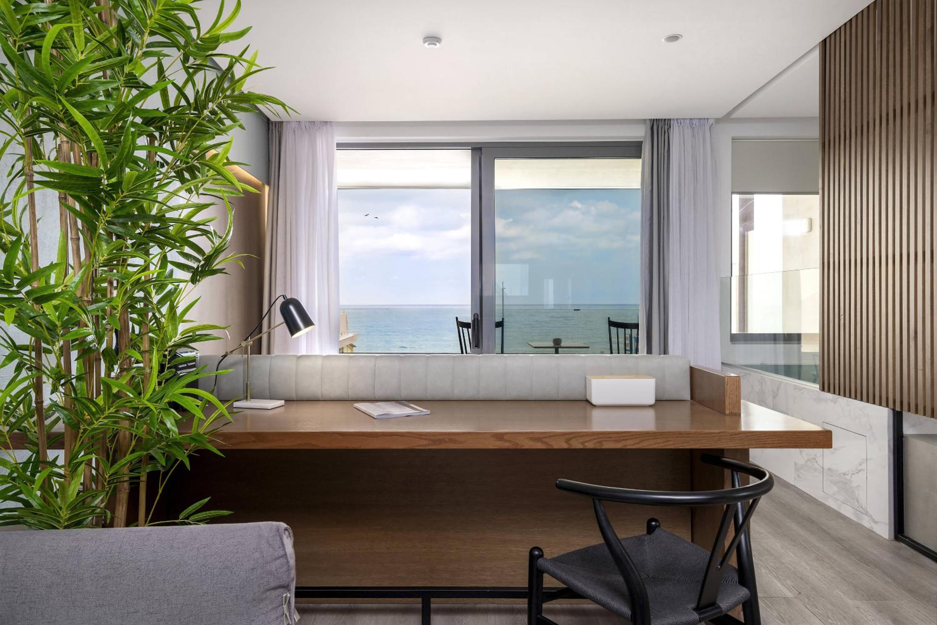 King Suite with Outdoor Jacuzzi -Sea View photo 2
