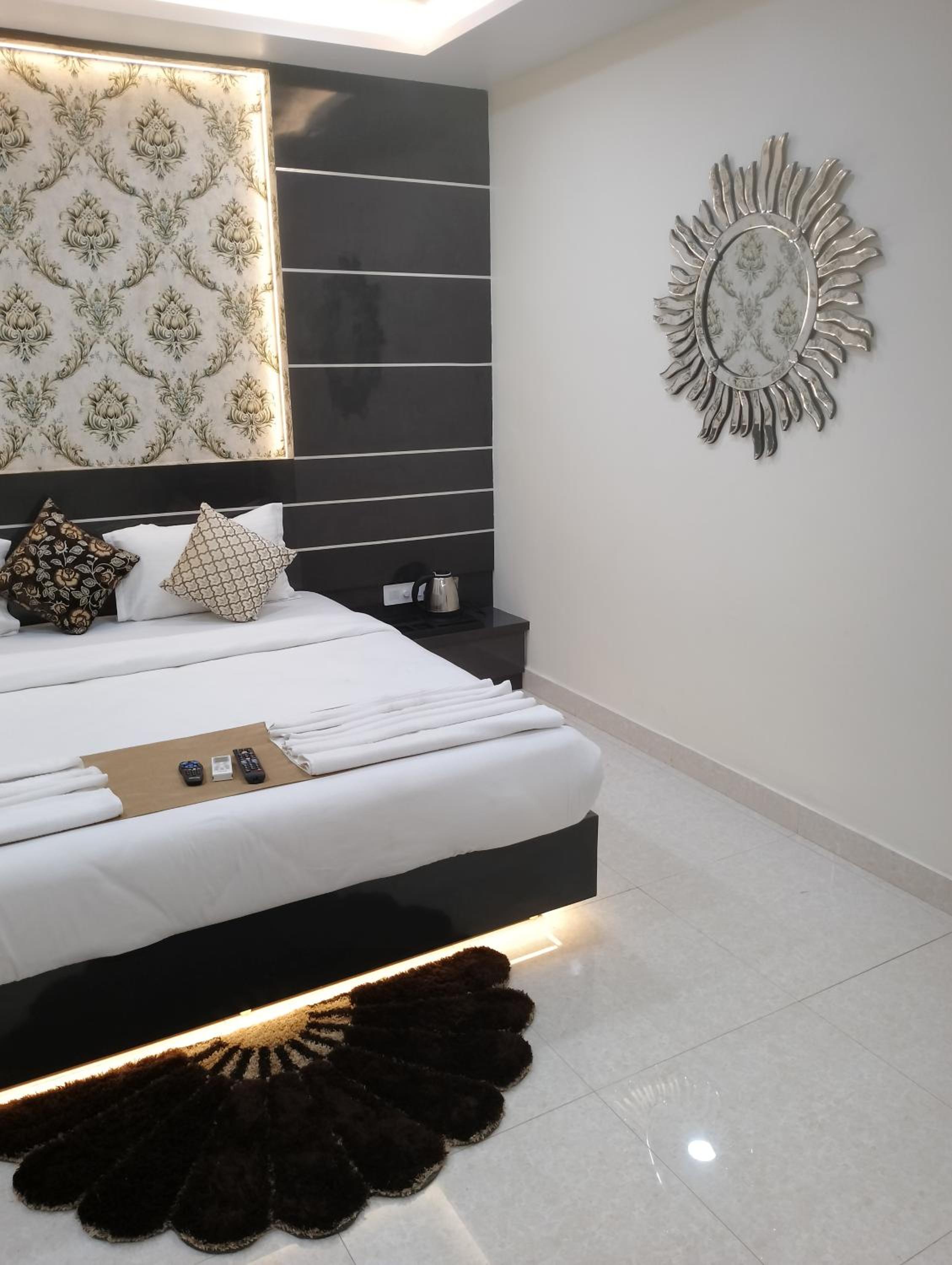 Suite - Photo 9