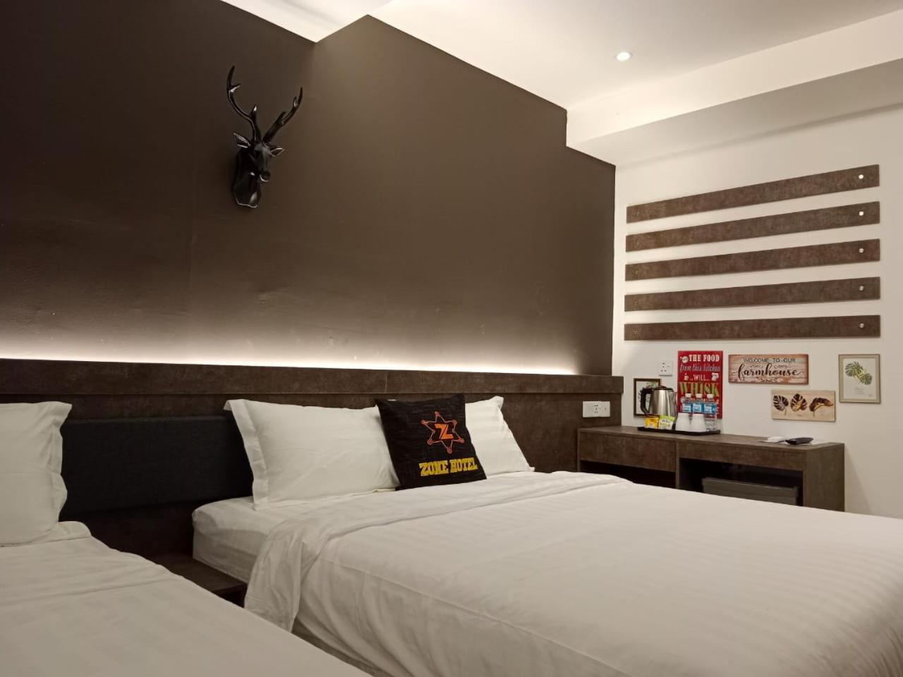 Deluxe Family Room - Photo 2