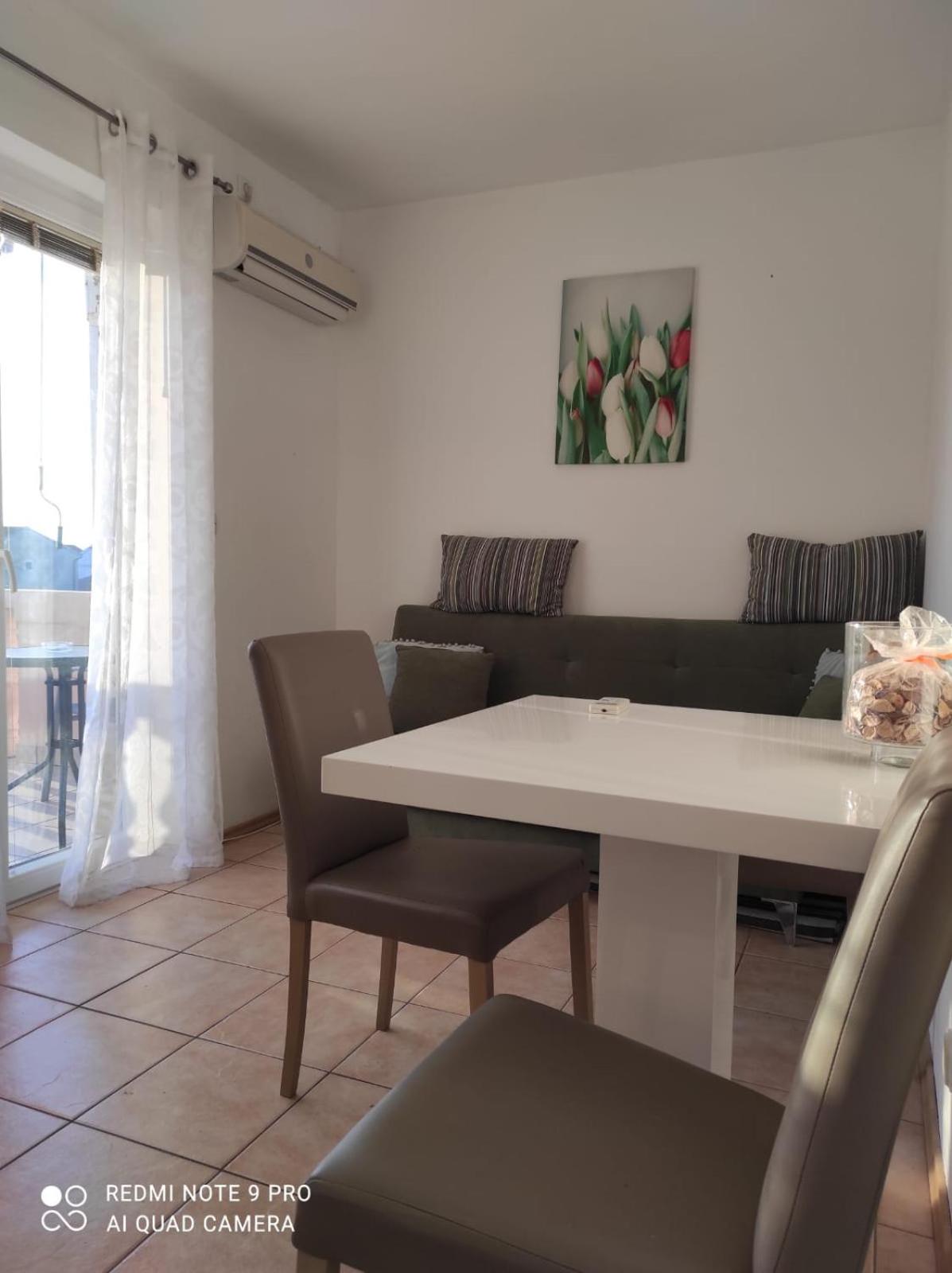 Budget One-Bedroom Apartment with Balcony photo 3