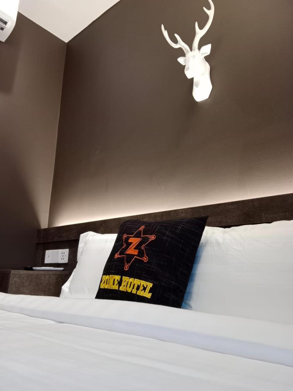 Deluxe Queen Room - Photo 1