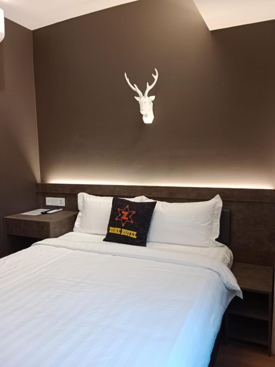 Deluxe Queen Room - Photo 3