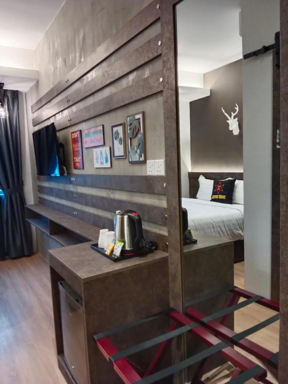 Deluxe Queen Room - Photo 2