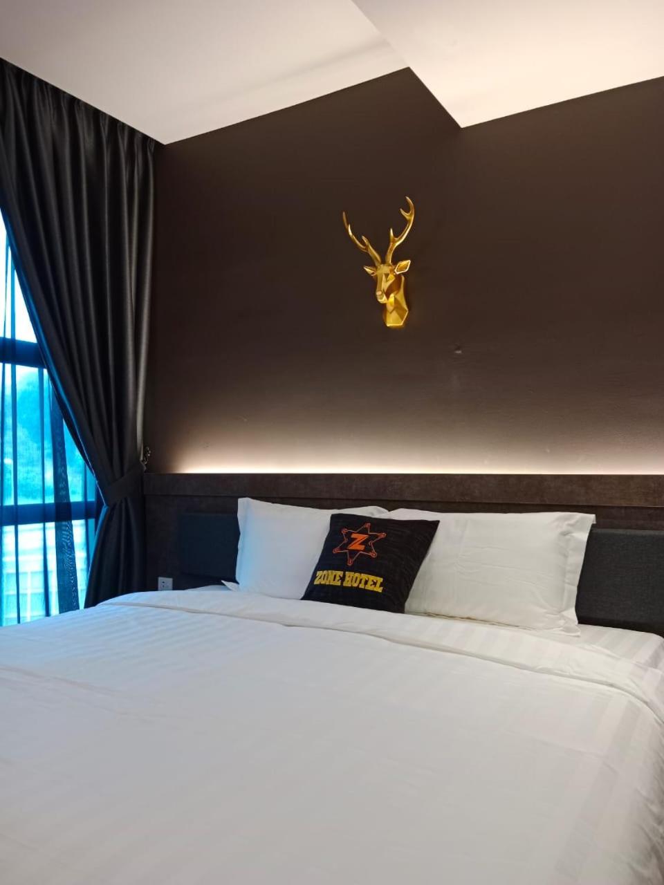 Deluxe King Room - Photo 2