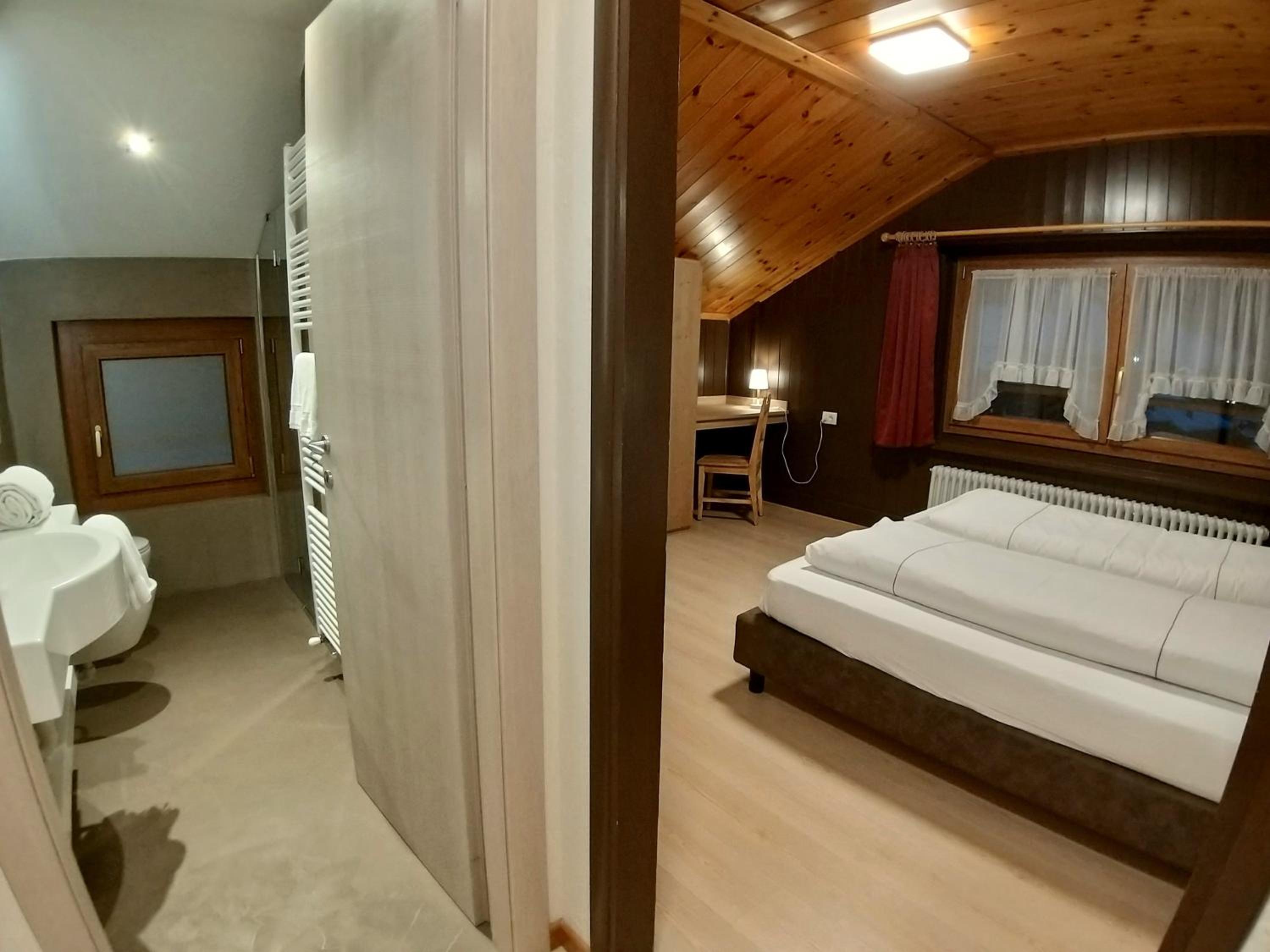 Standard Double Room photo 3