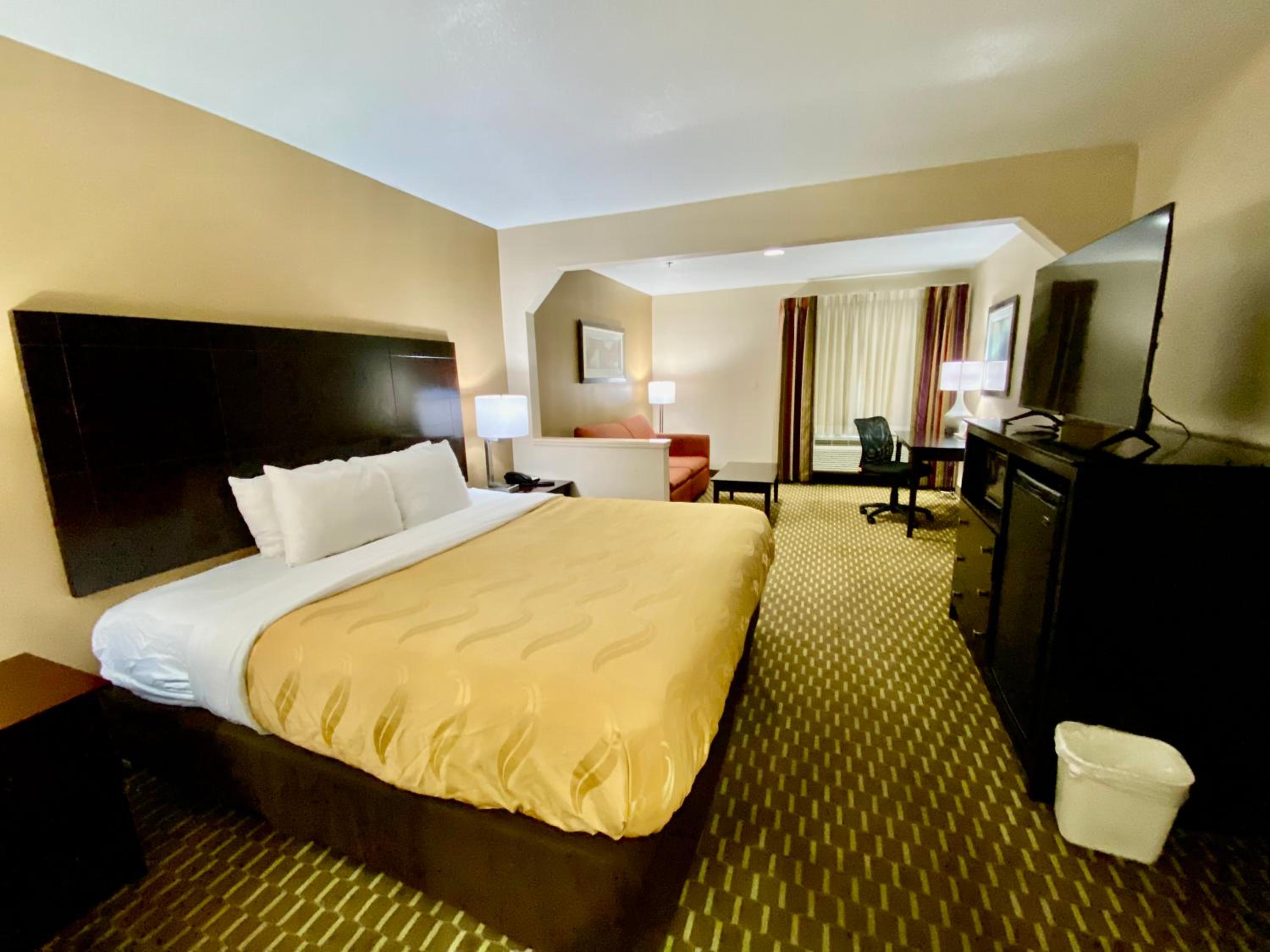 King Suite - Accessible/Non-Smoking - Photo 1