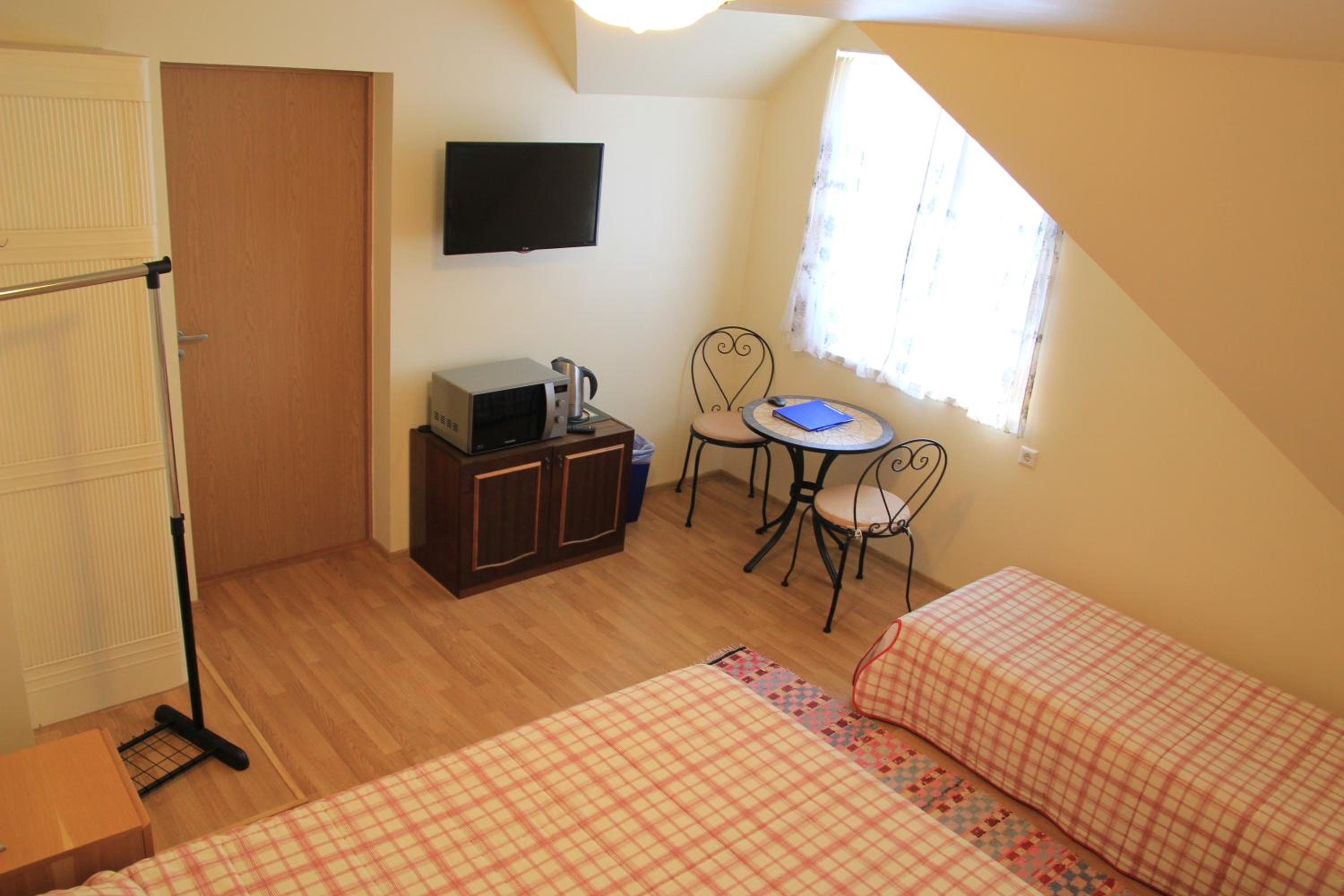 Triple Room - Photo 9