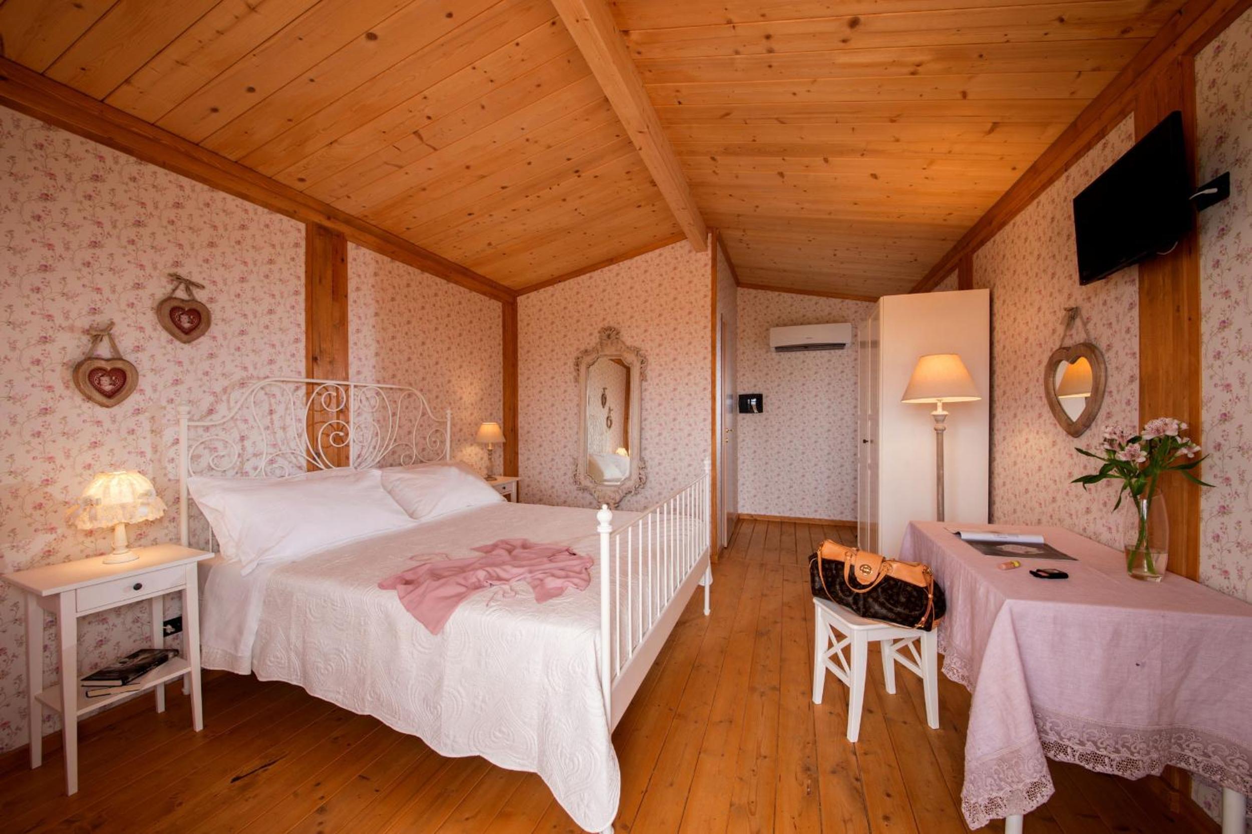One-Bedroom Bungalow photo 2