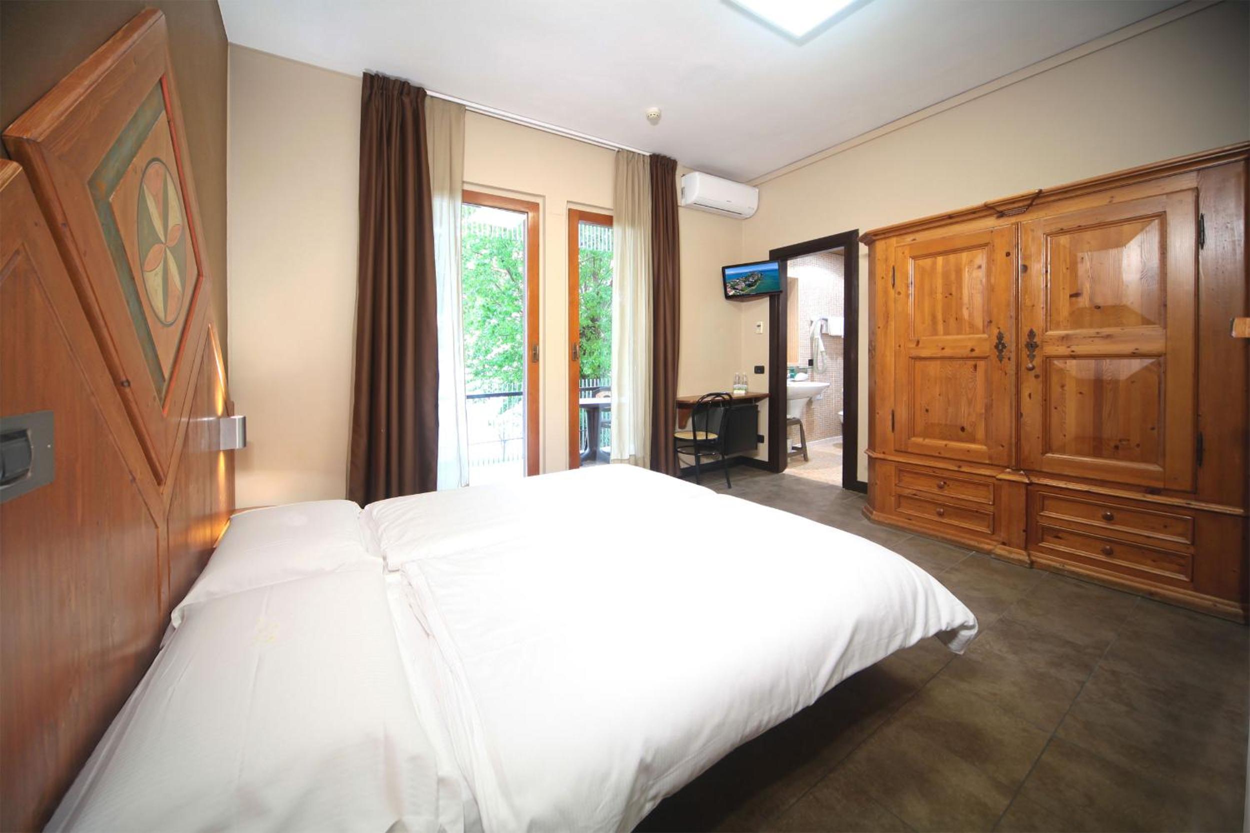 Double Room with Lake View