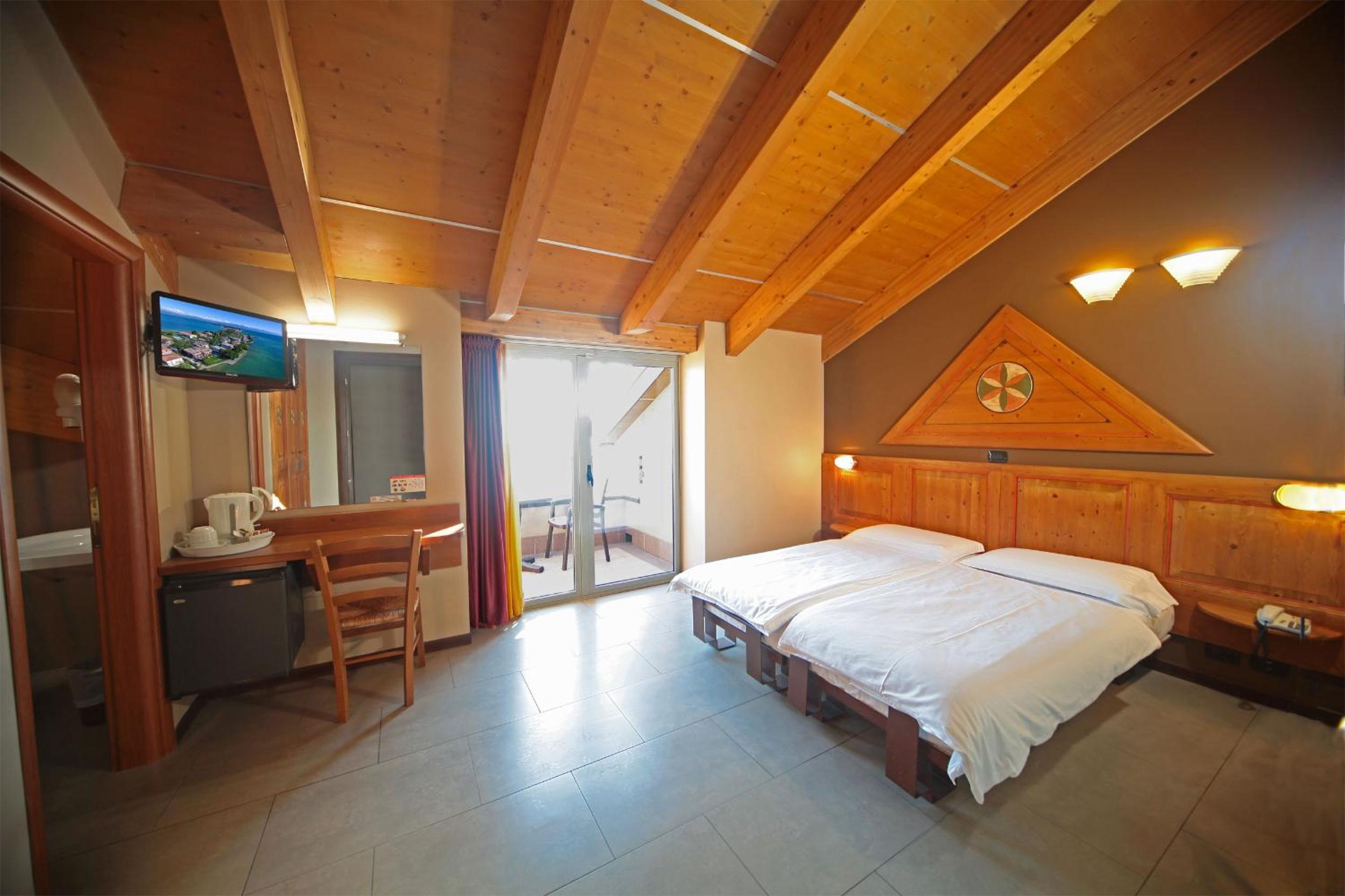 Double Room with Partial Lake View