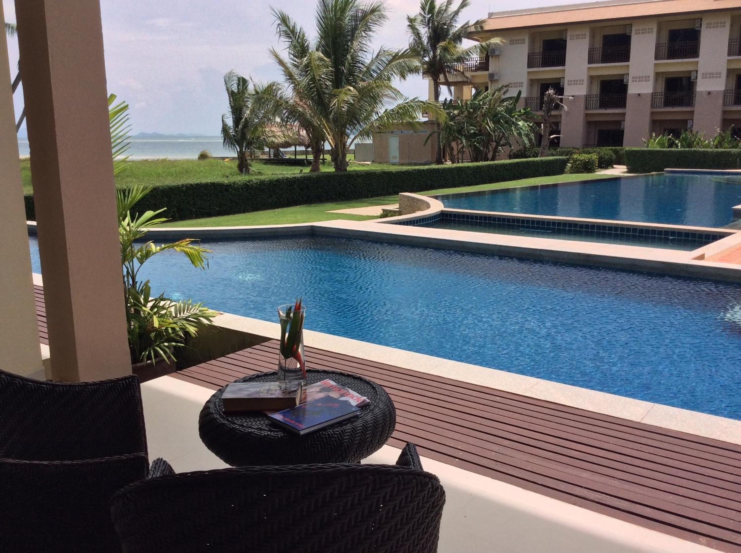 Deluxe Double or Twin Room with Pool Access photo 2