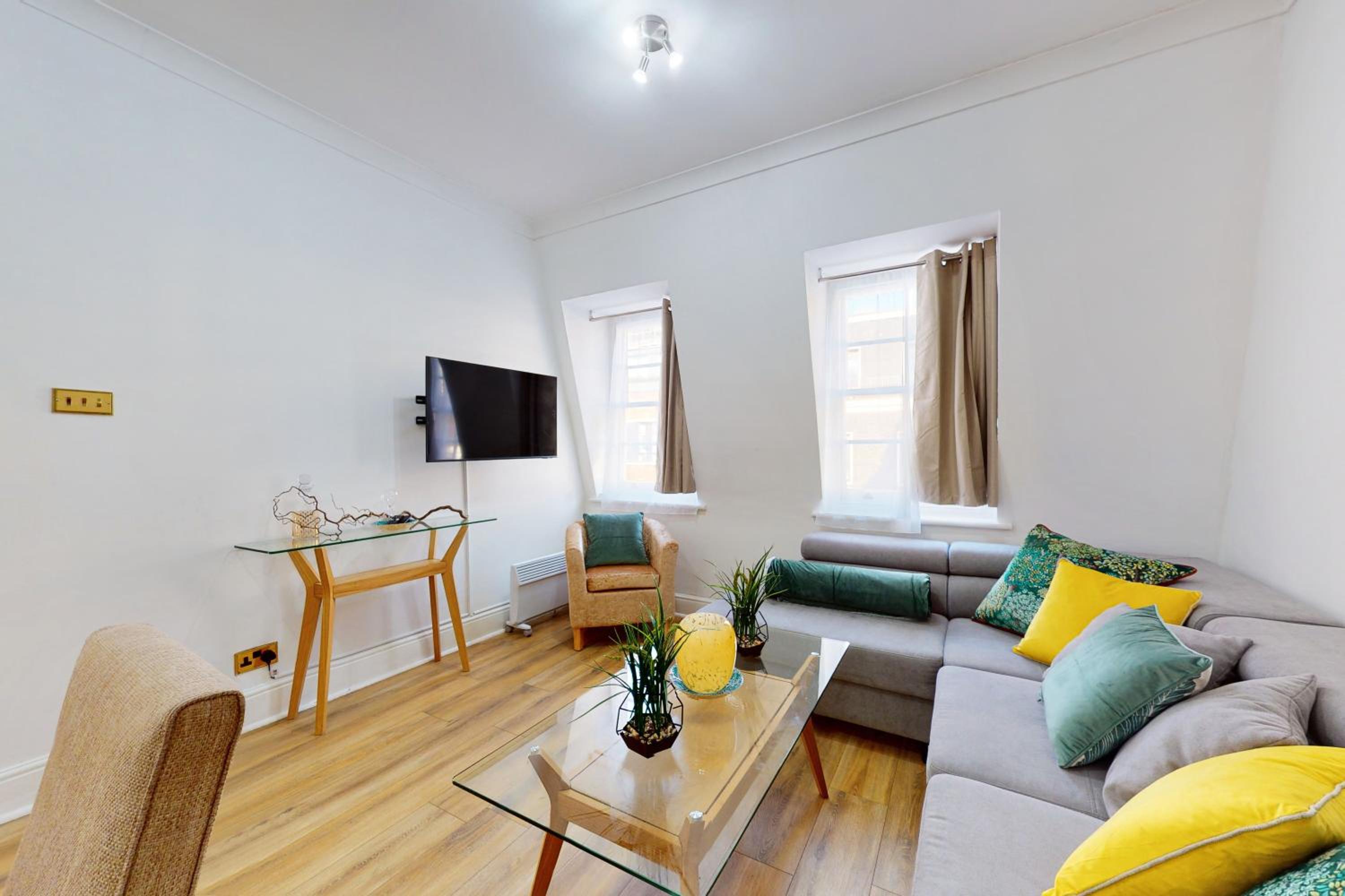 Luxury Two-Bedroom Apartment photo 2
