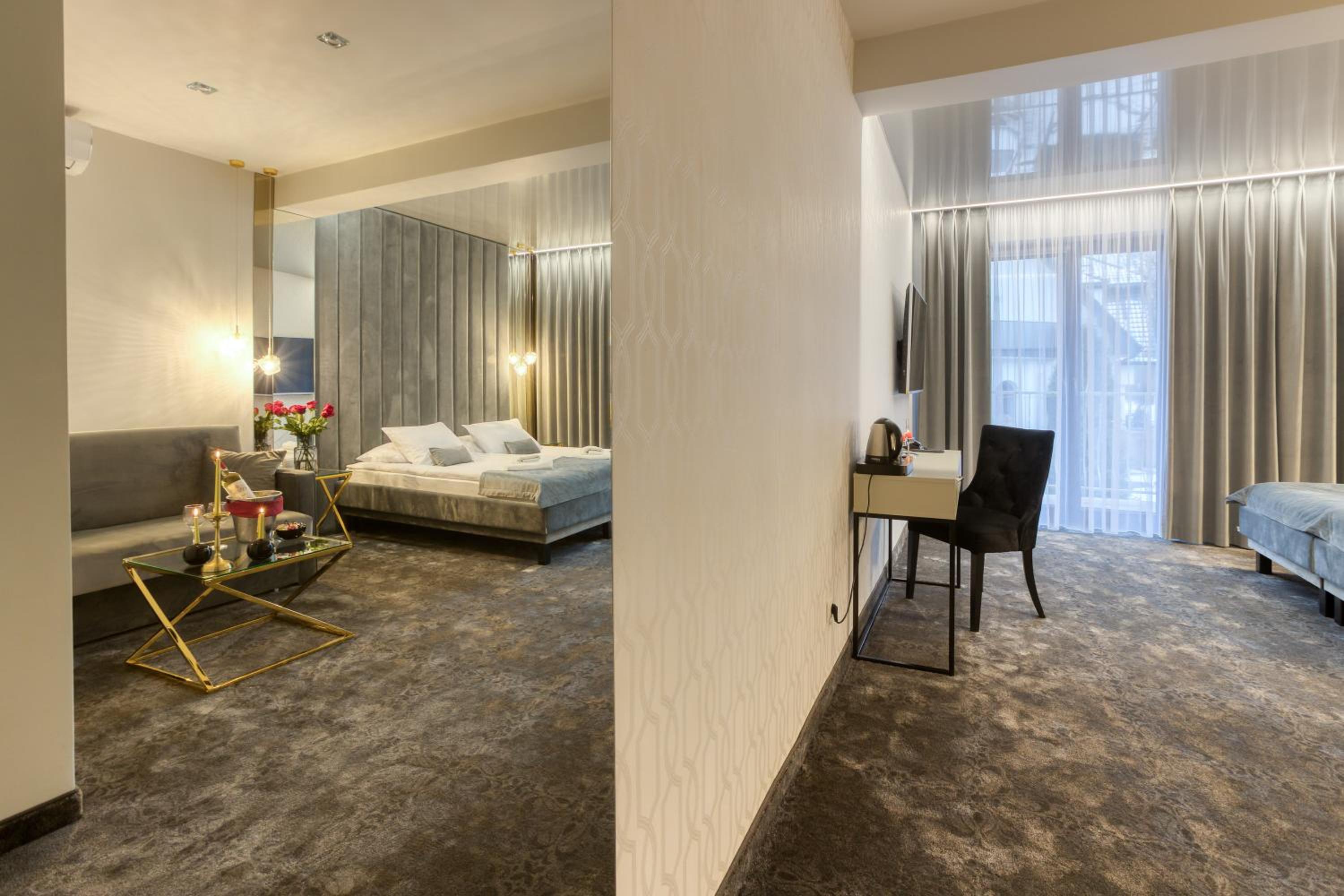 Deluxe Double Room with Shower photo 3