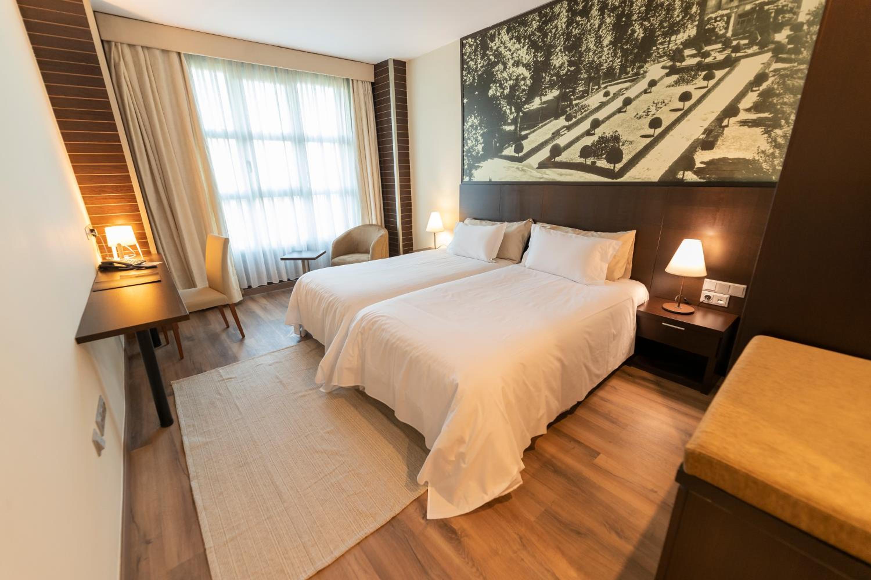 Standard Twin Room - Photo 3