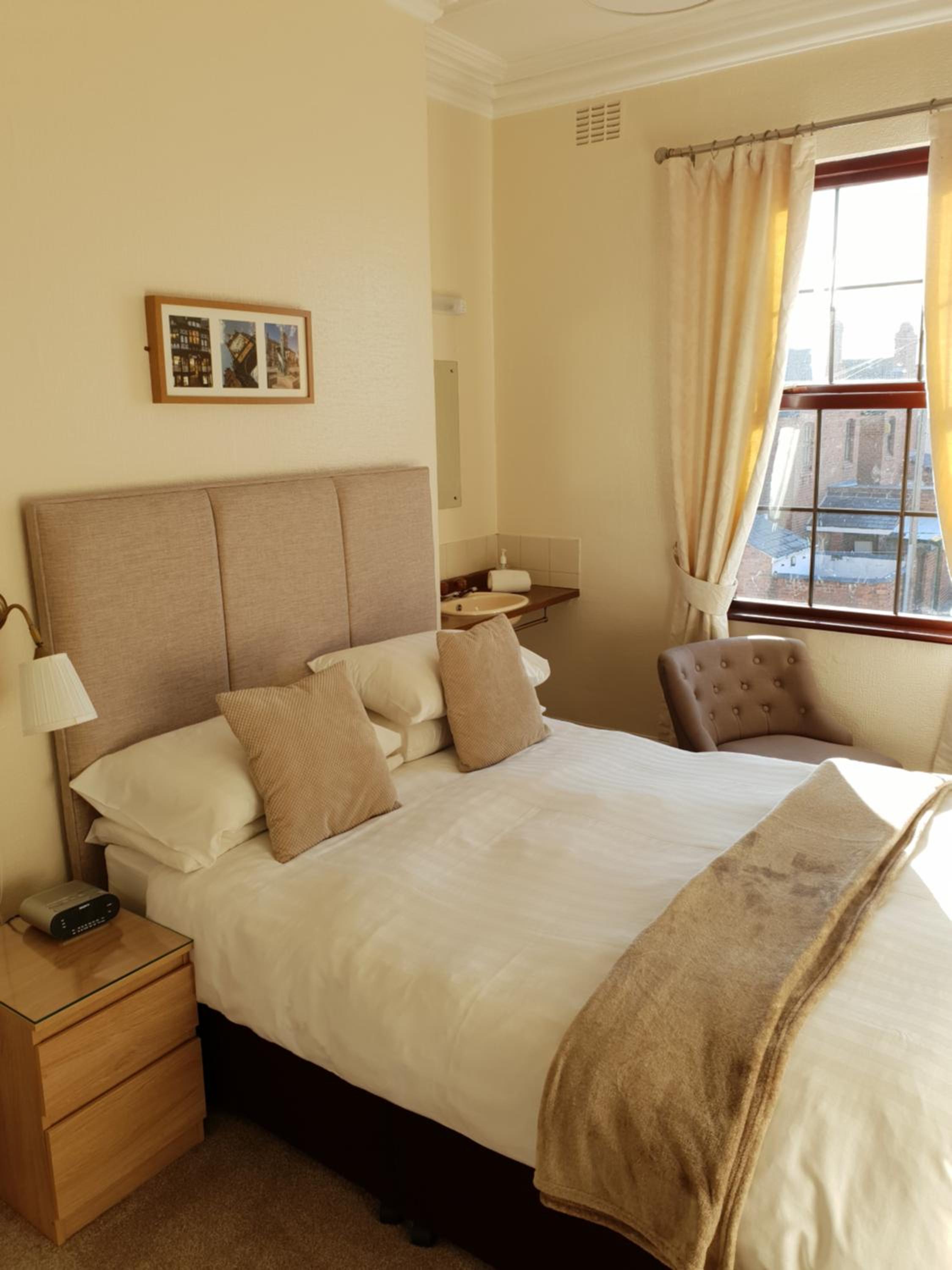 Double Room With Private External Bathroom photo 3
