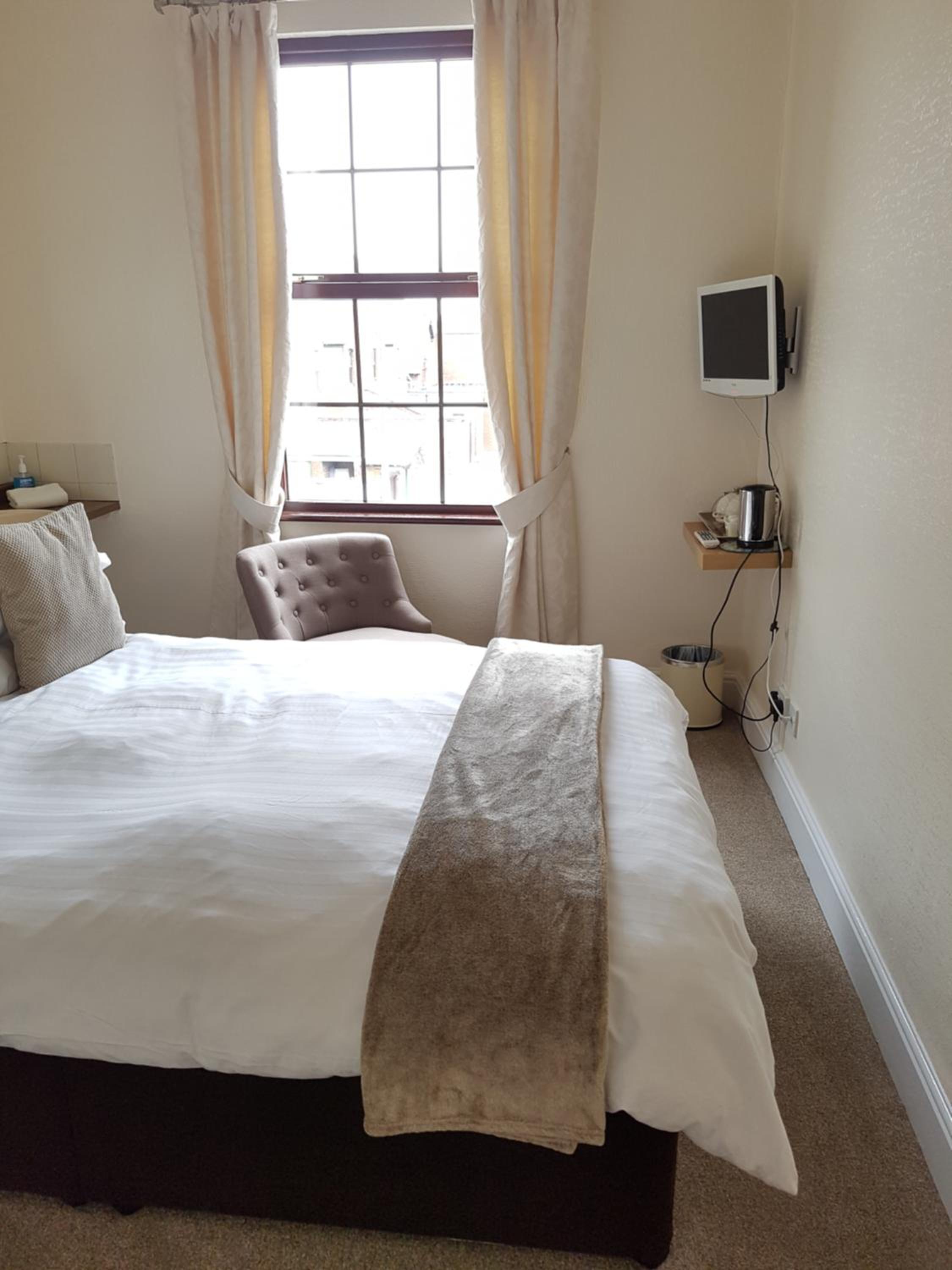 Double Room With Private External Bathroom