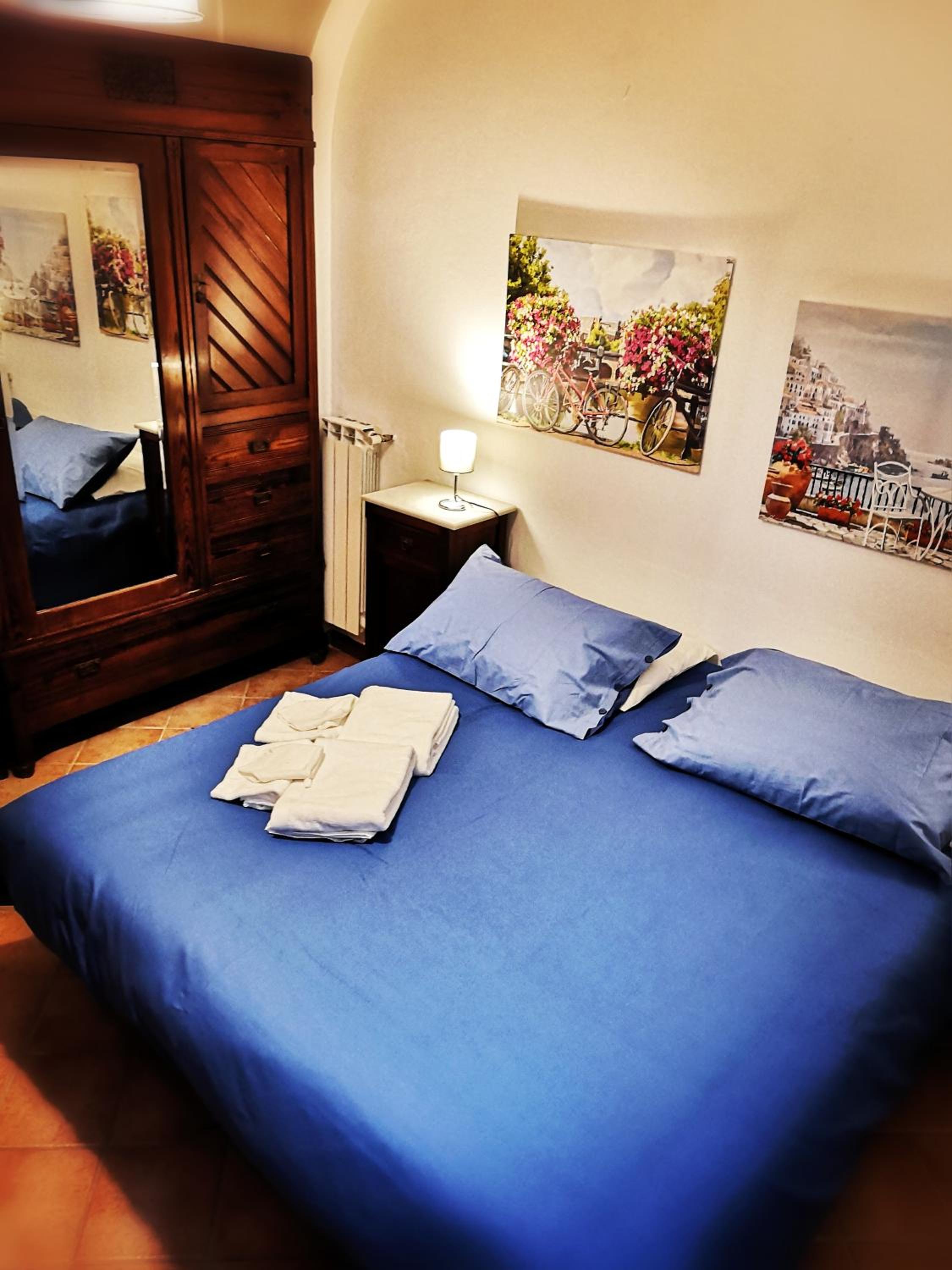 One-Bedroom Apartment photo 1