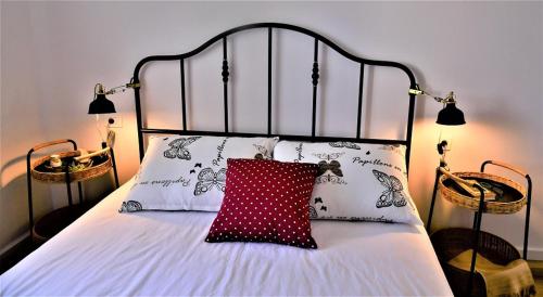 Five-Bedroom House photo 2