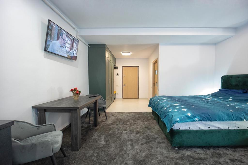 One-Bedroom Apartment - Photo 1