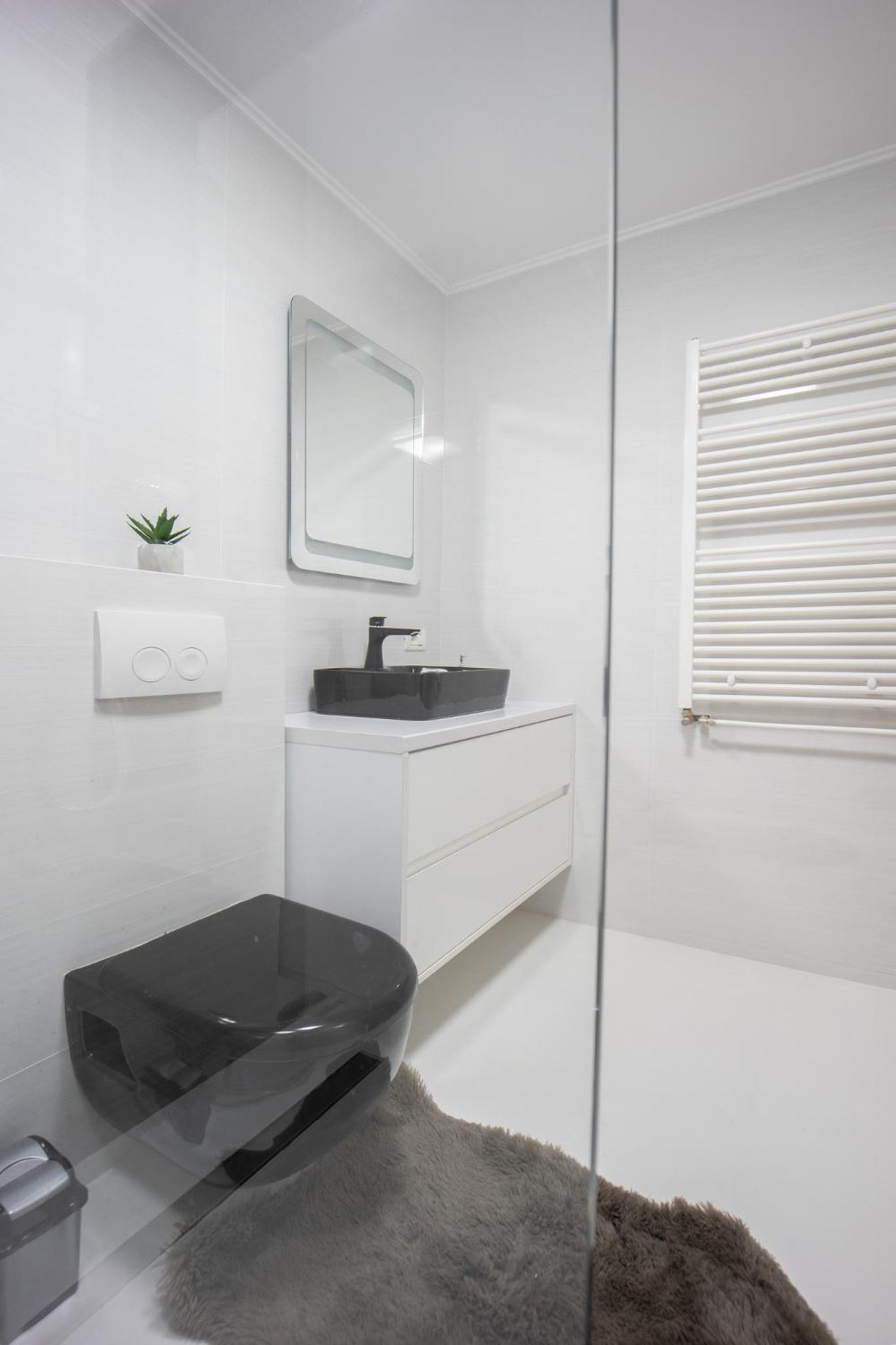 One-Bedroom Apartment - Photo 8