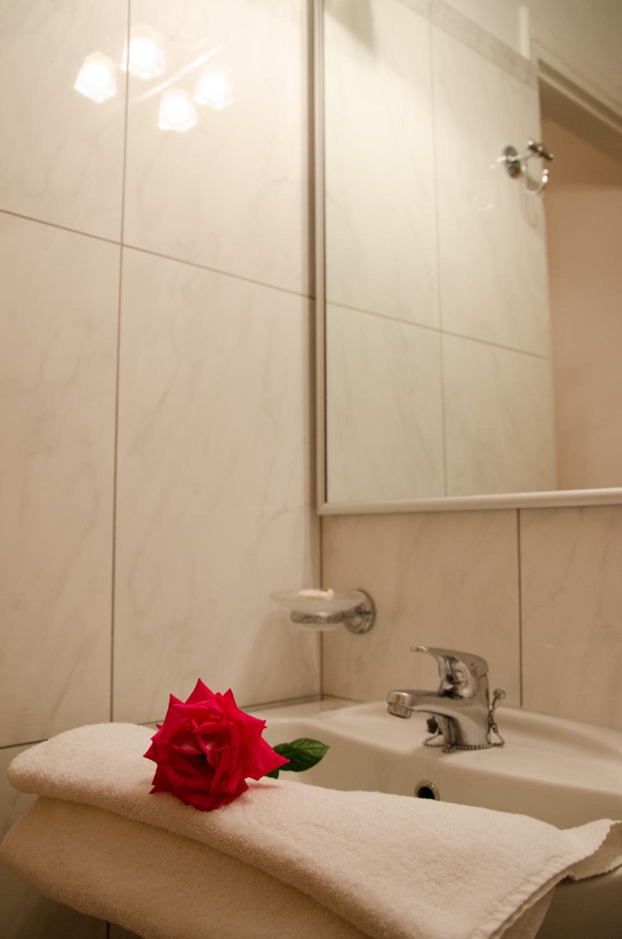 Double or Twin Room - Photo 3