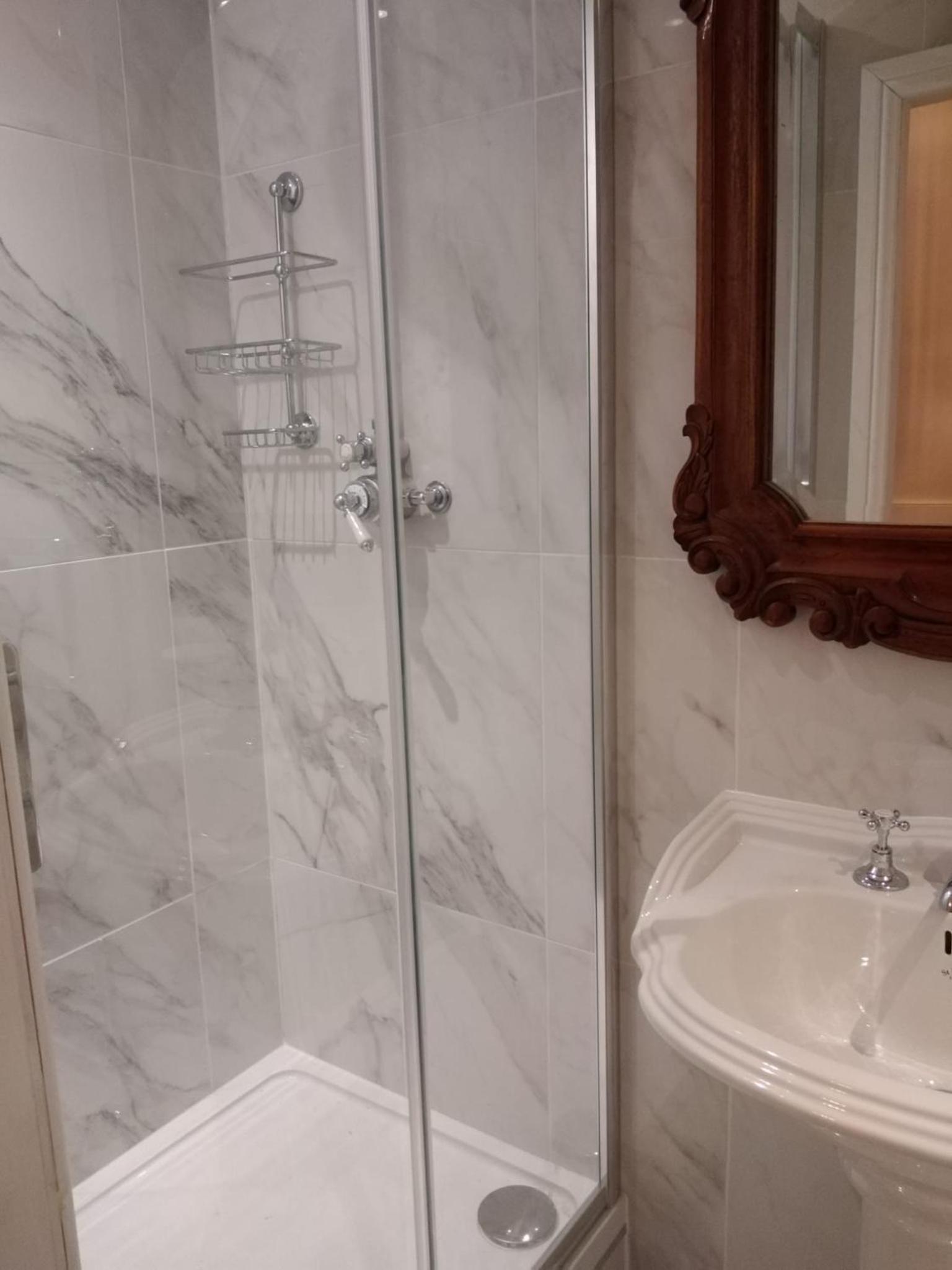 Classic Double Room with Shower - Photo 10