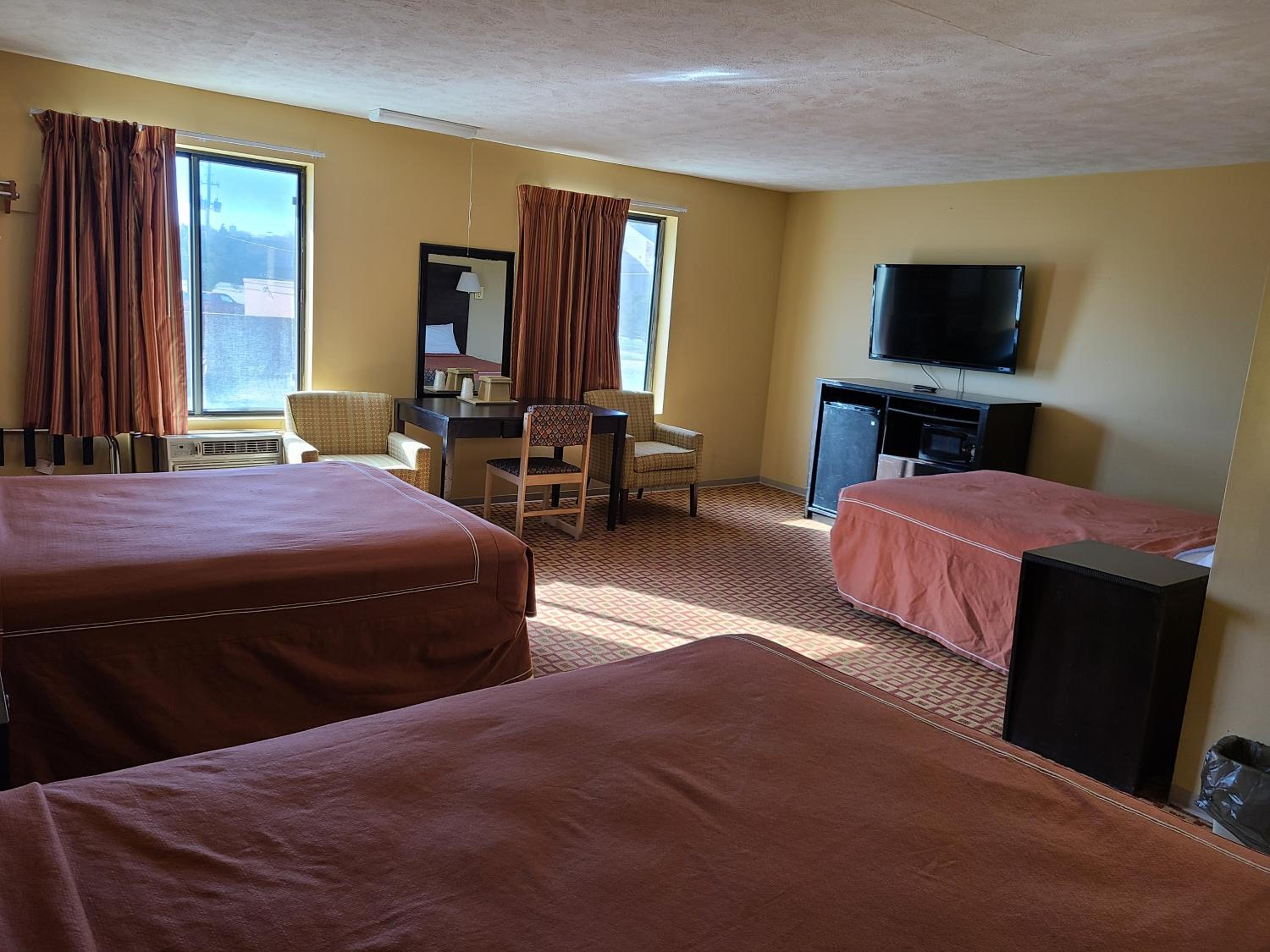 Economy Triple Room - Photo 7