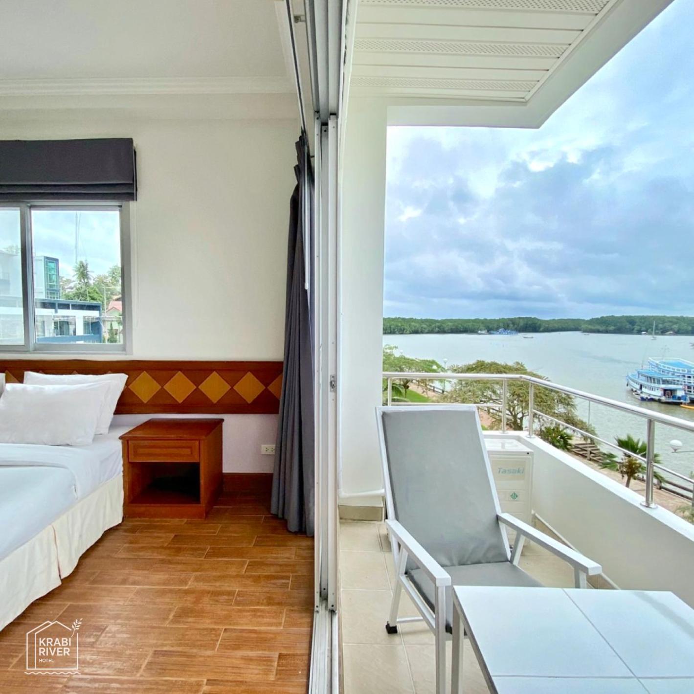 Double Room with Balcony and Sea View - Photo 7