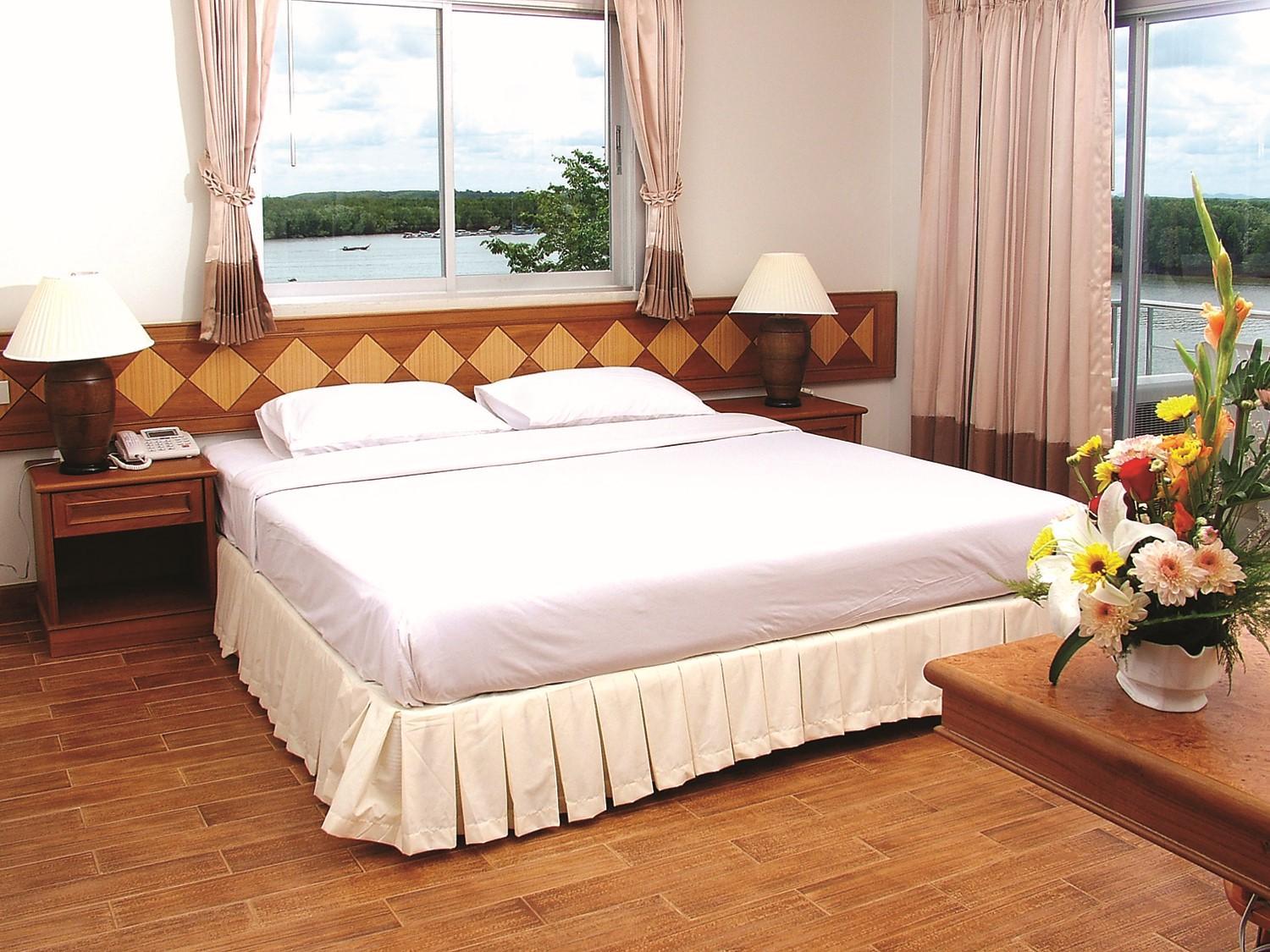 Double Room with Balcony and Sea View - Photo 1