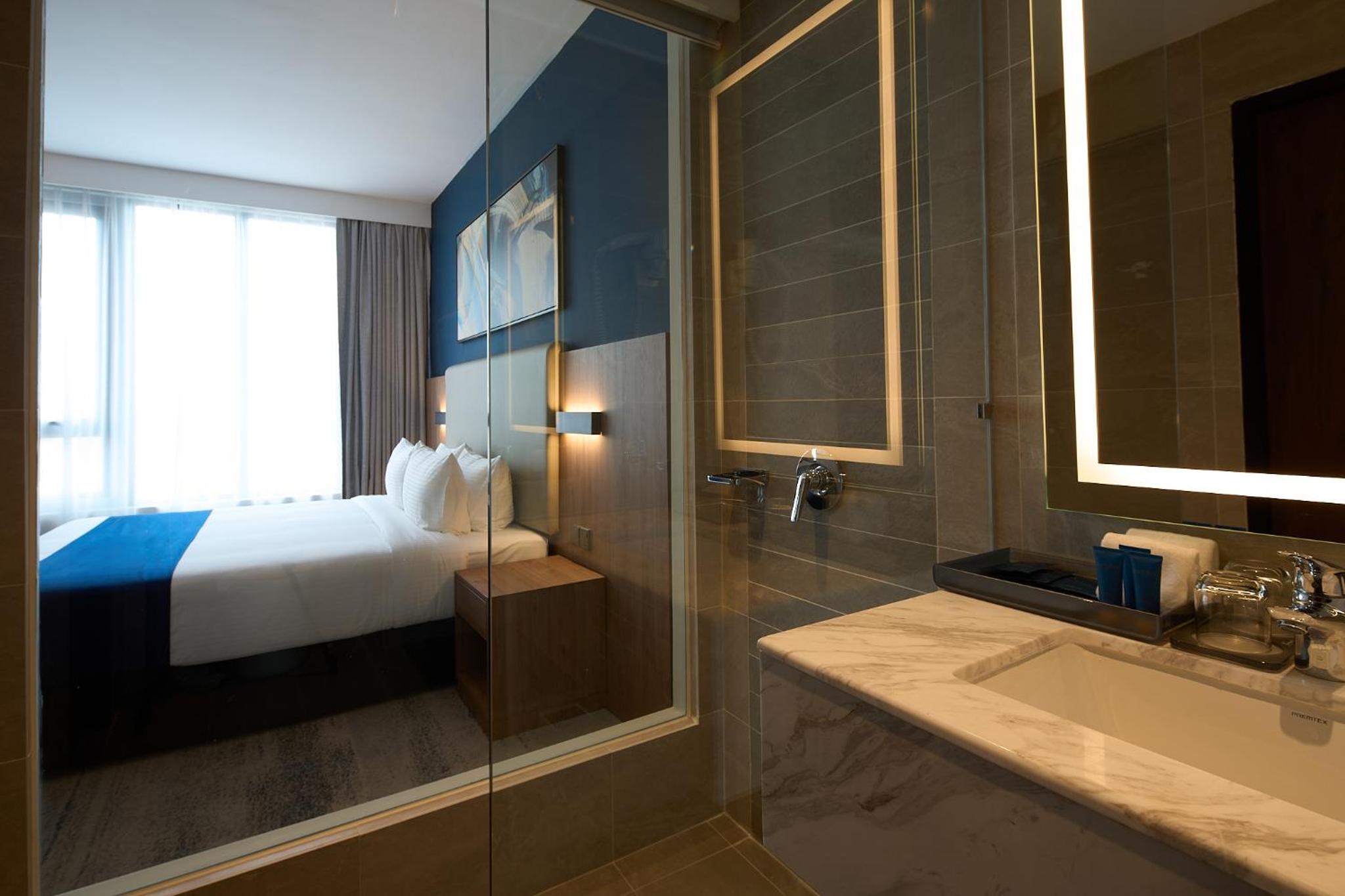 Superior King Room - Photo 9